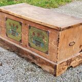 Alsatian polychrome wedding chest eighteenth -nineteenth century