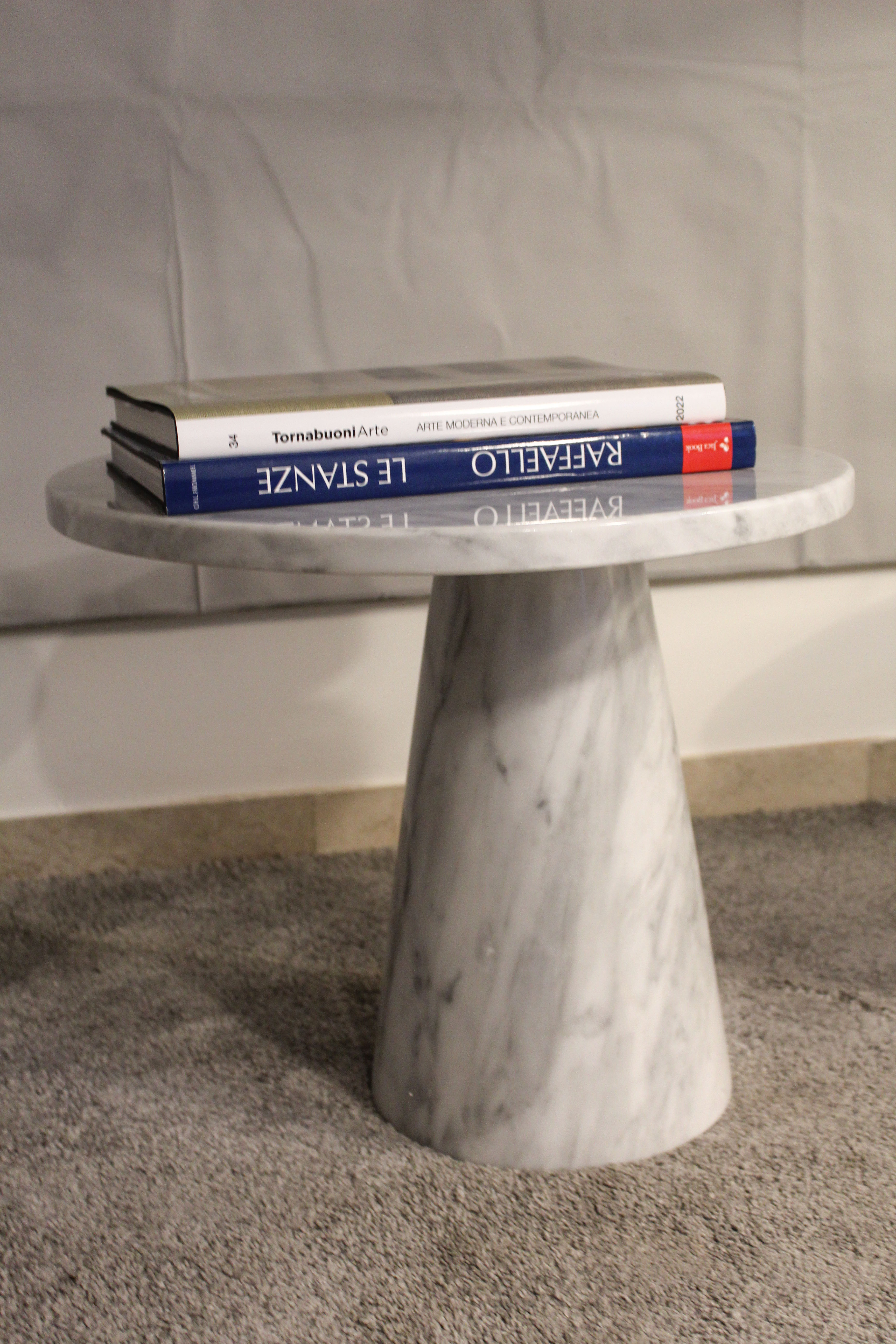Coffee table in Italian whithe  Carrara marble