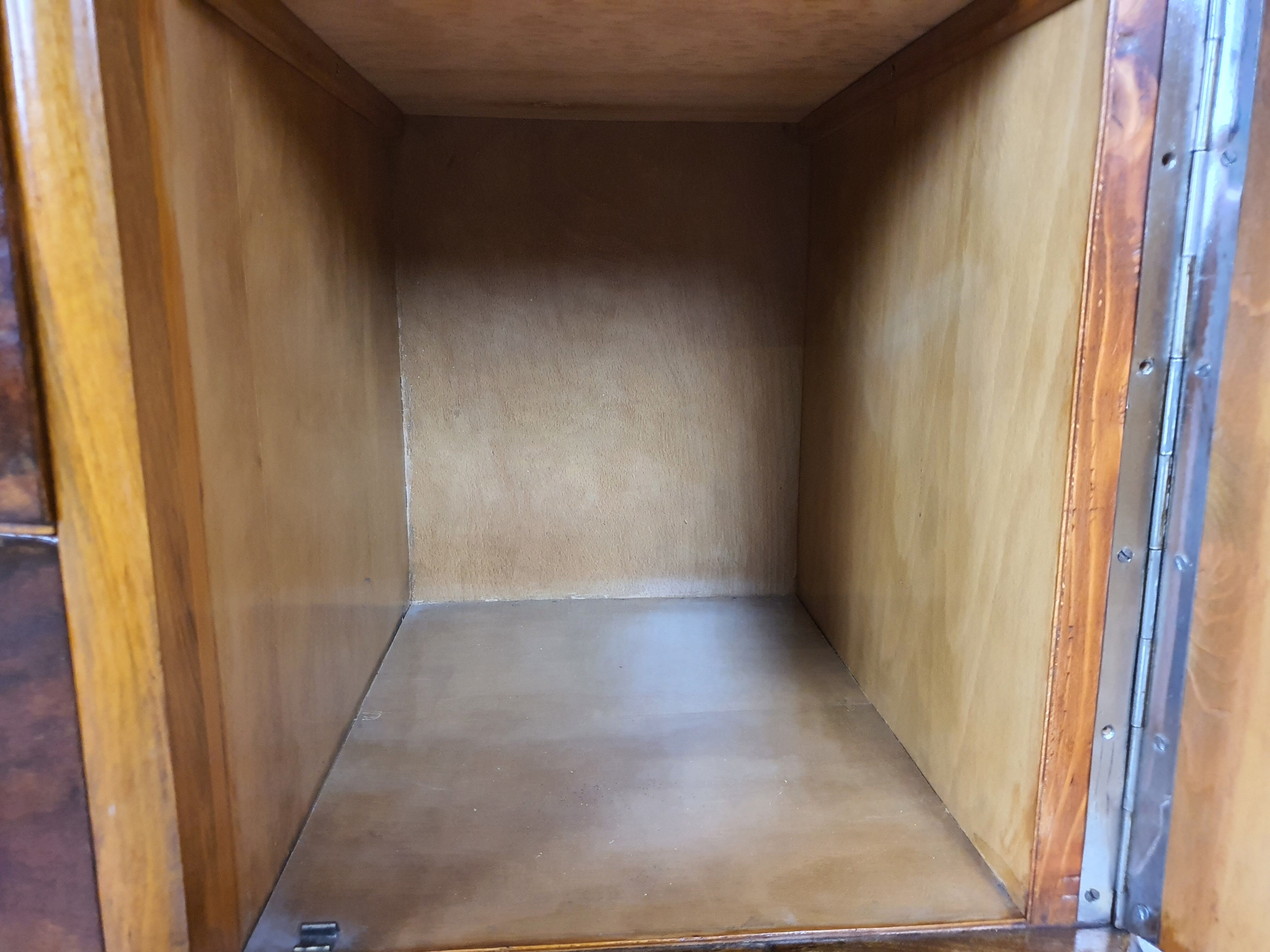 Art Decò Sideboard in Walnut