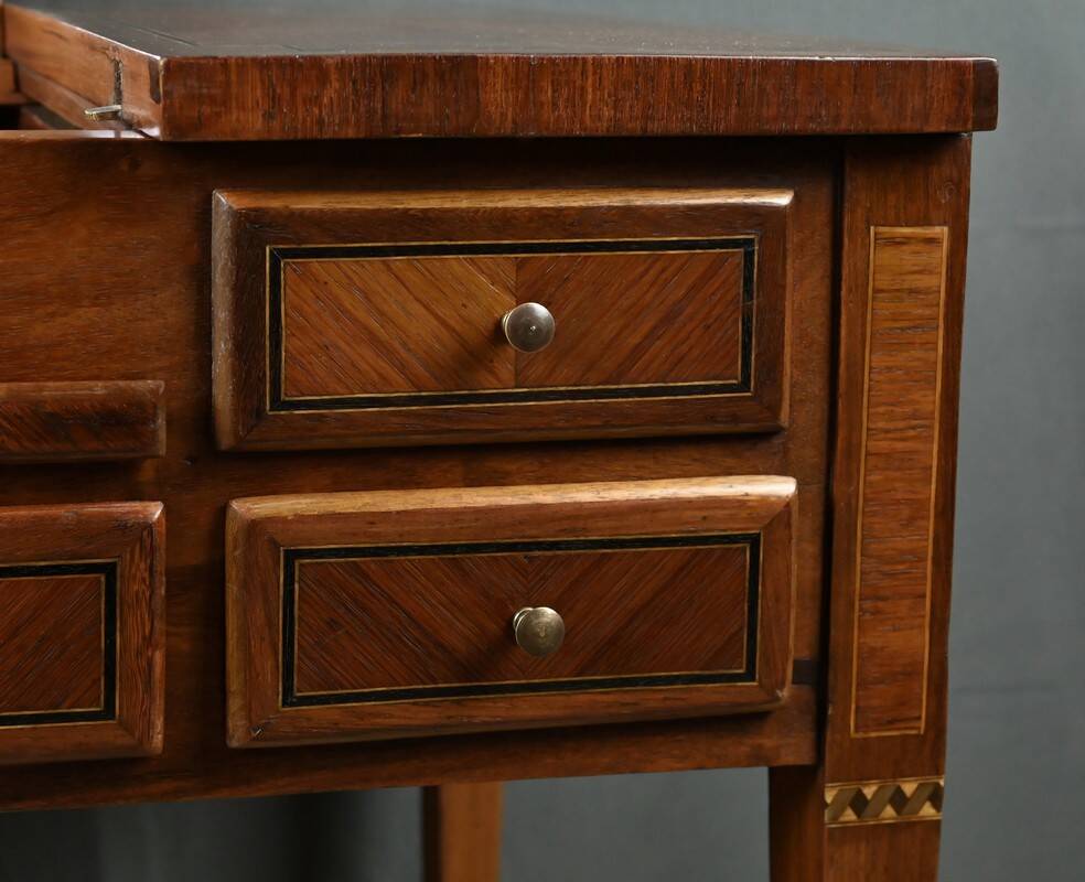 Coiffeuse en Marqueterie de Bois de Rose, style Louis XVI – 1ère partie XXe