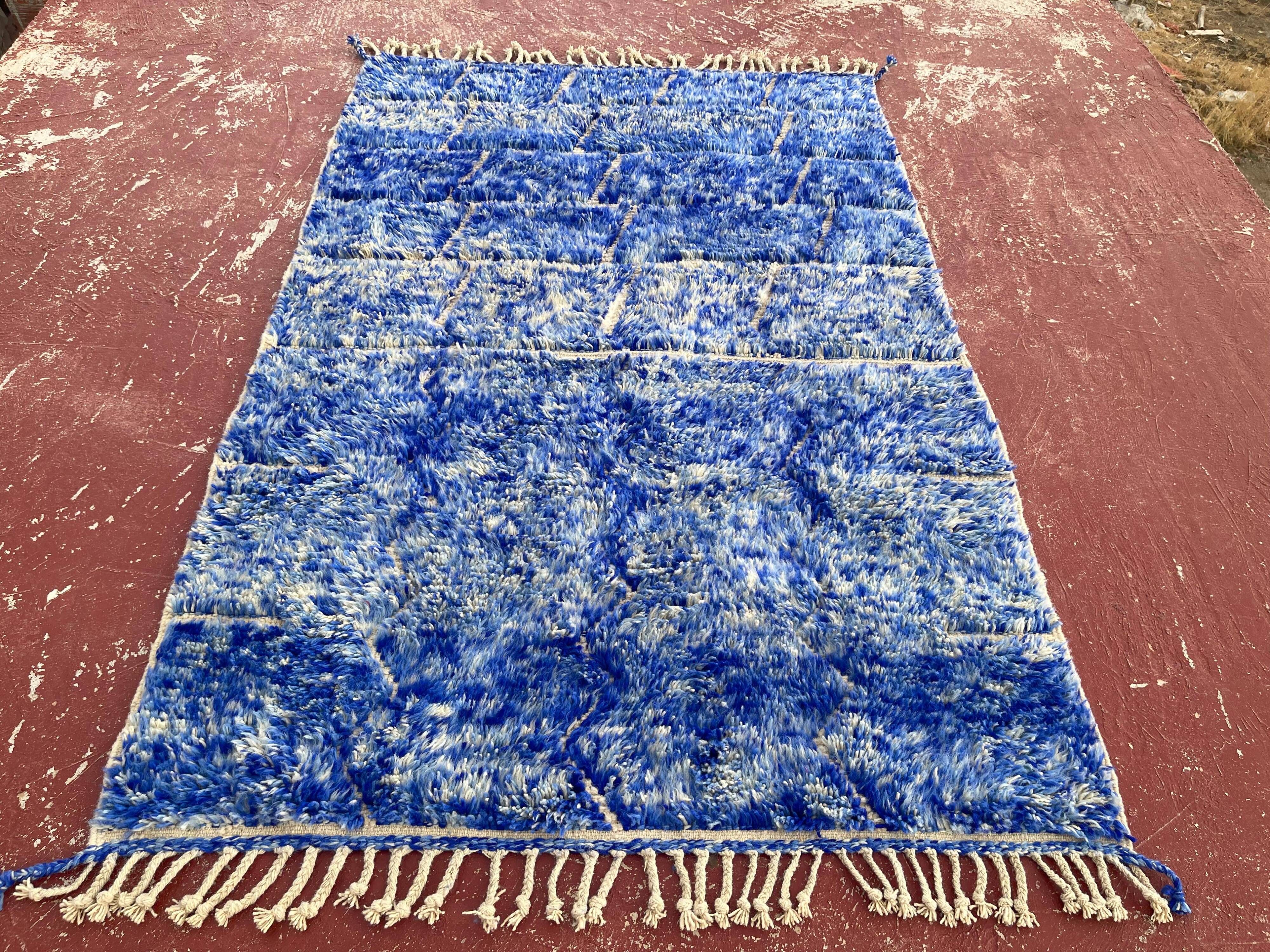 Moroccan Berber rug in royal blue 250x150 cm – geometric pattern – handmade