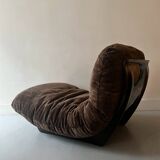 Chauffeuse Marsala en plexiglas fumé & velours ras marron, Ligne roset 1970