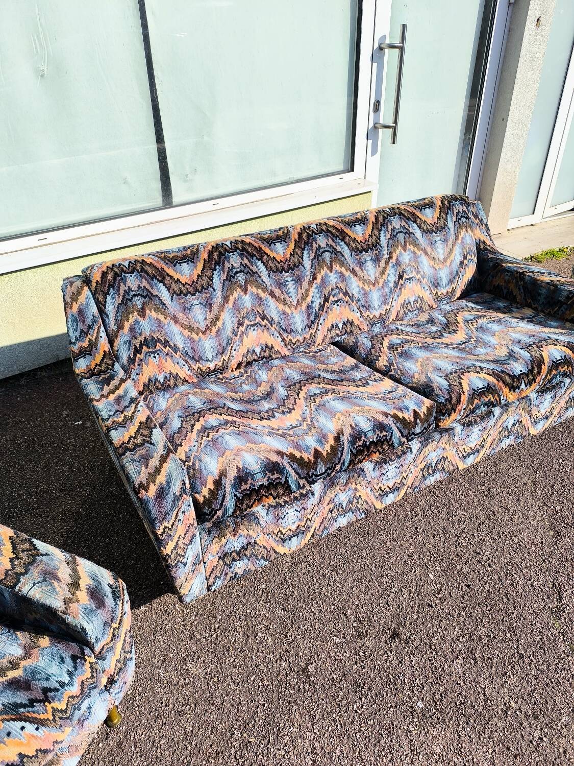 3-seater sofa + 2 vintage armchairs in multicoloured fabric retro design