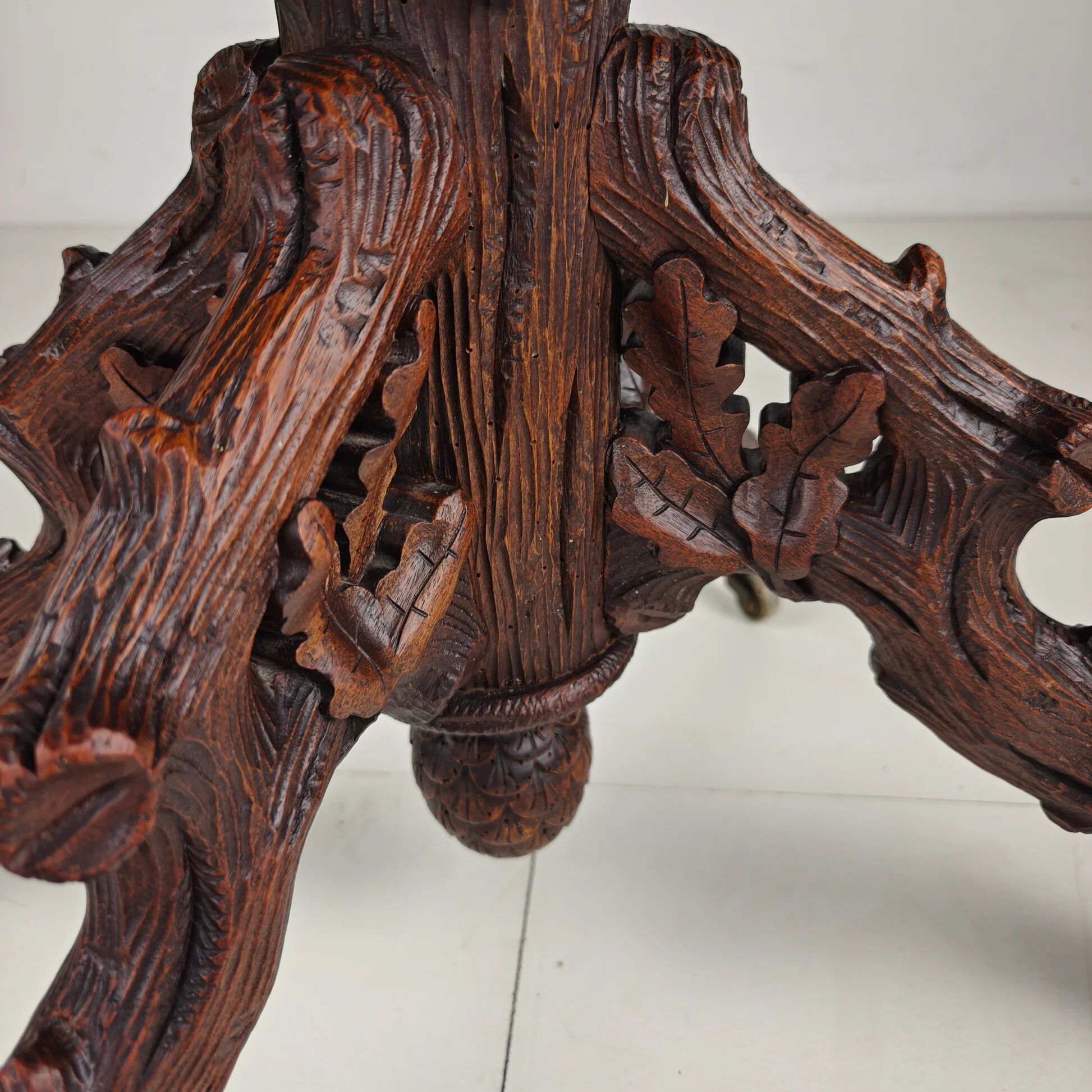 Black Forest étagère by Horrix – Late 19th century