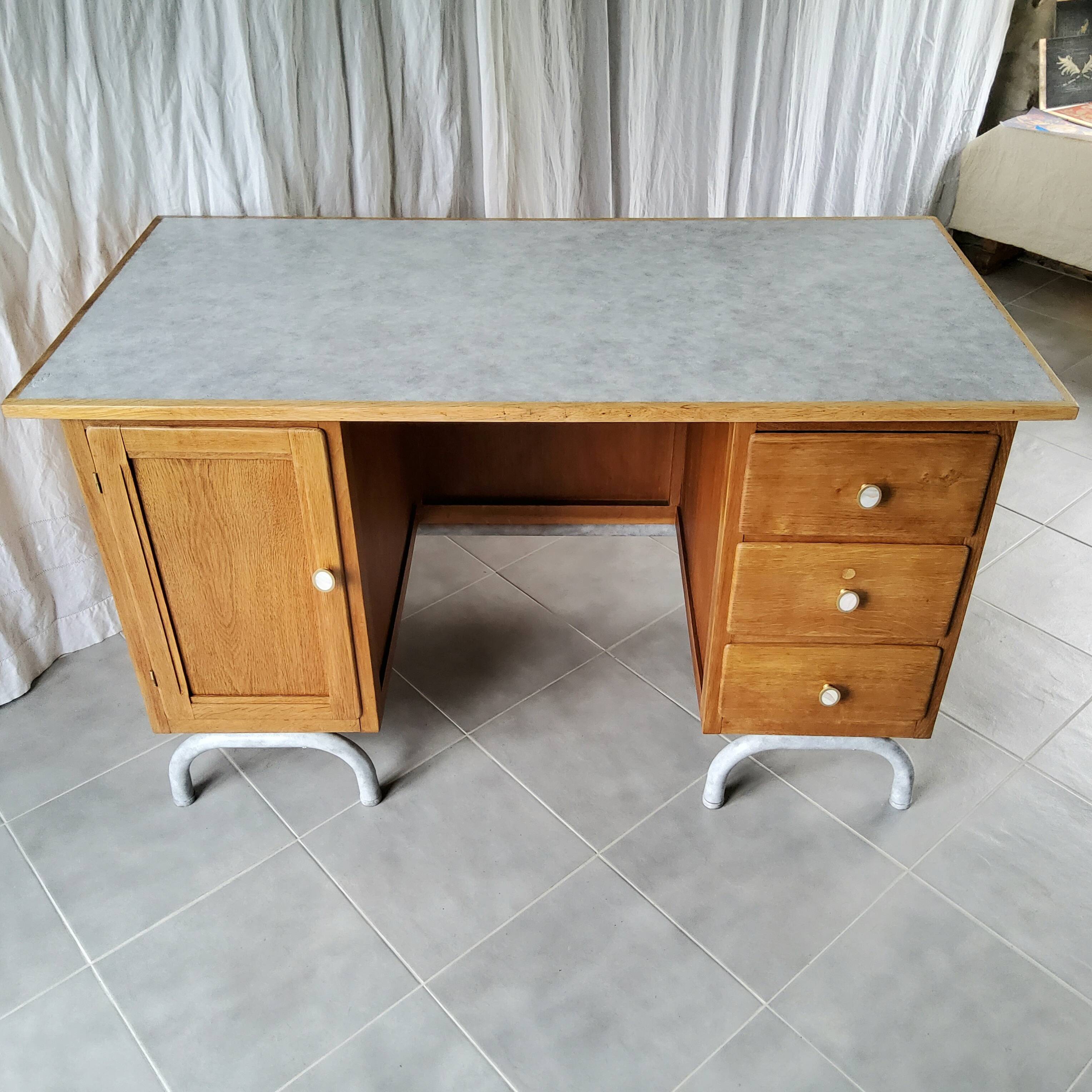 Bureau de maître d’école des années 50
