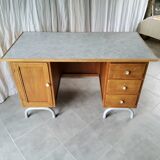 Bureau de maître d’école des années 50