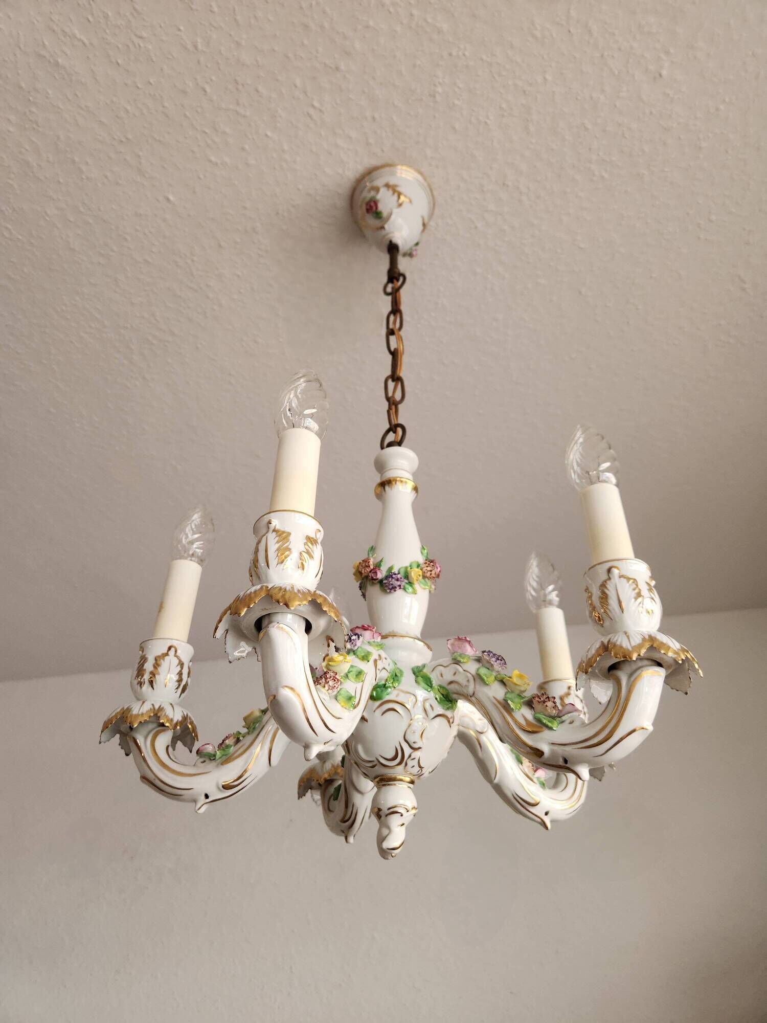 Handgeformt vergoldet vintage Porzellan Kronleuchter Capodimonte 1960er