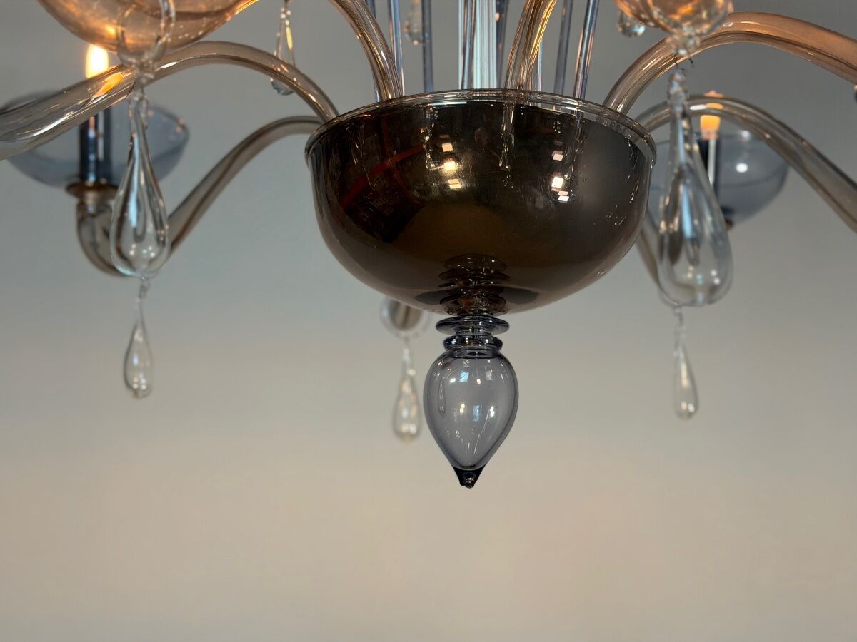 Venetian chandelier in two-tone grey/blue Murano glass with gilding, circa 1990.