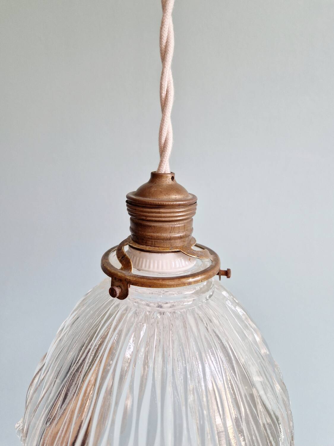 Suspension Art Déco Holophane en verre transparent rainuré, 1920-30
