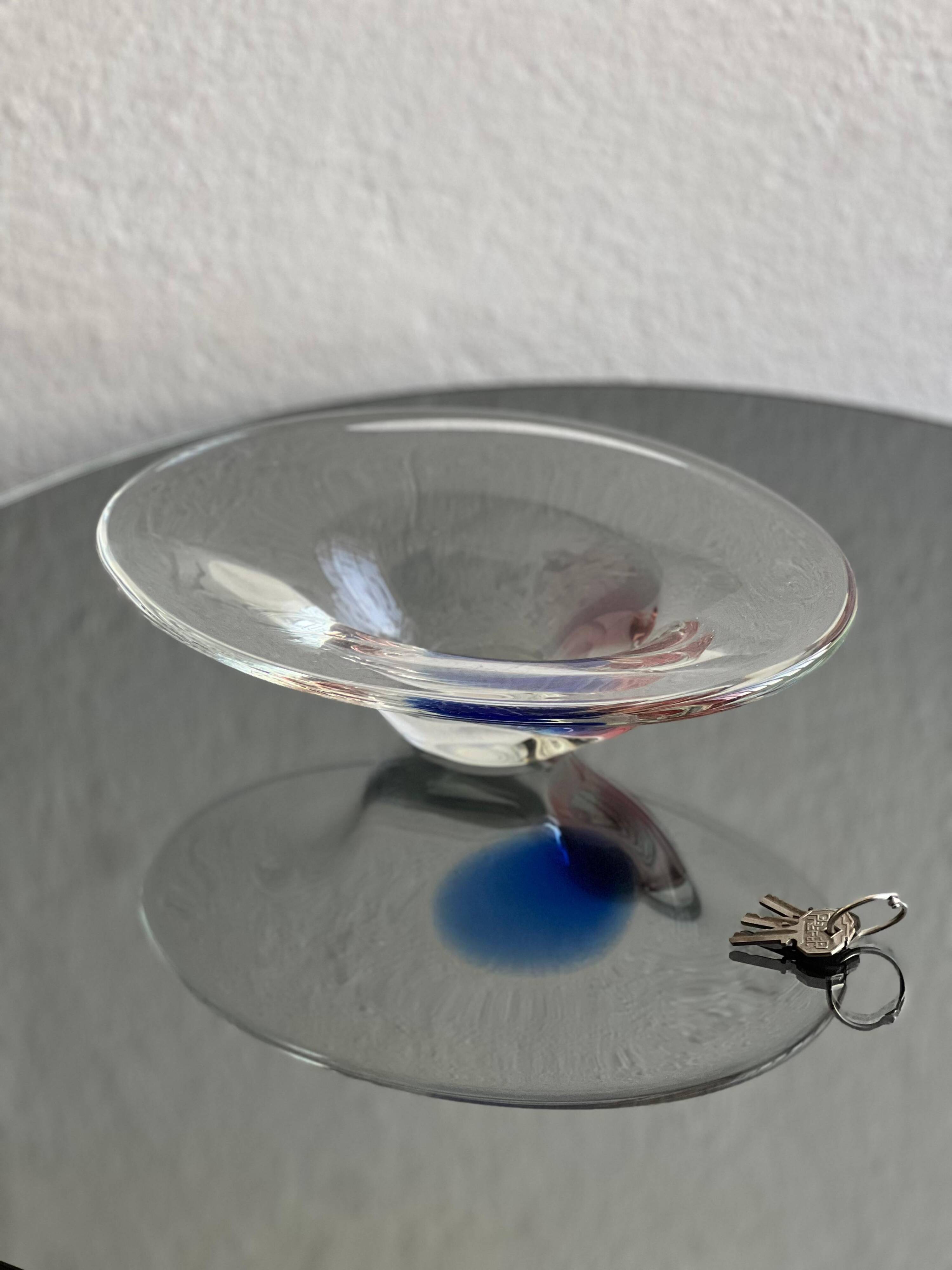 Bol décoratif en verre vintage, accents bleus, fabriqué en Italie.
