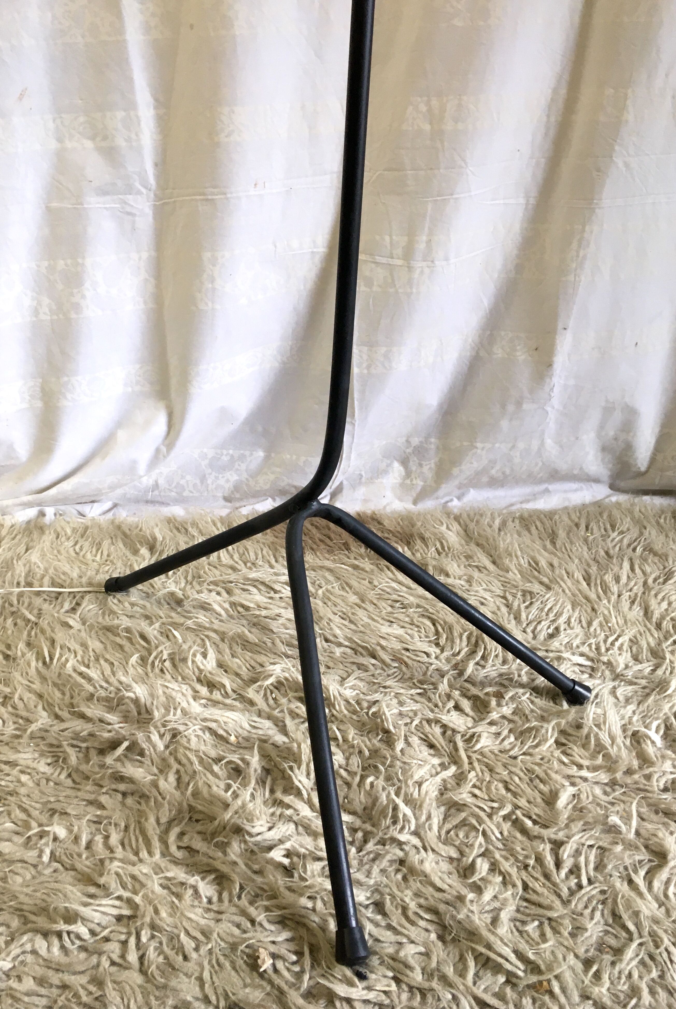 Black metal tripod lamppost and sisal-mid lampshade, 20th
