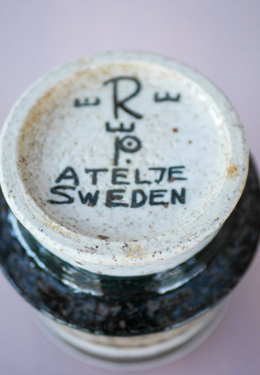 Vase en céramique moderniste du milieu du siècle par Inger Persson pour Rörstrand, Suède, années 1970.