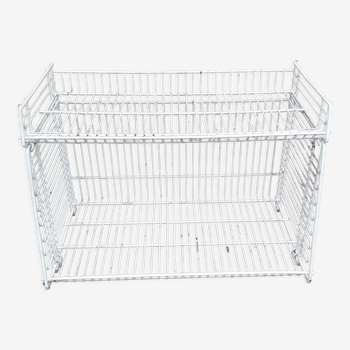 Interlocking rack made of sheathed metal wire