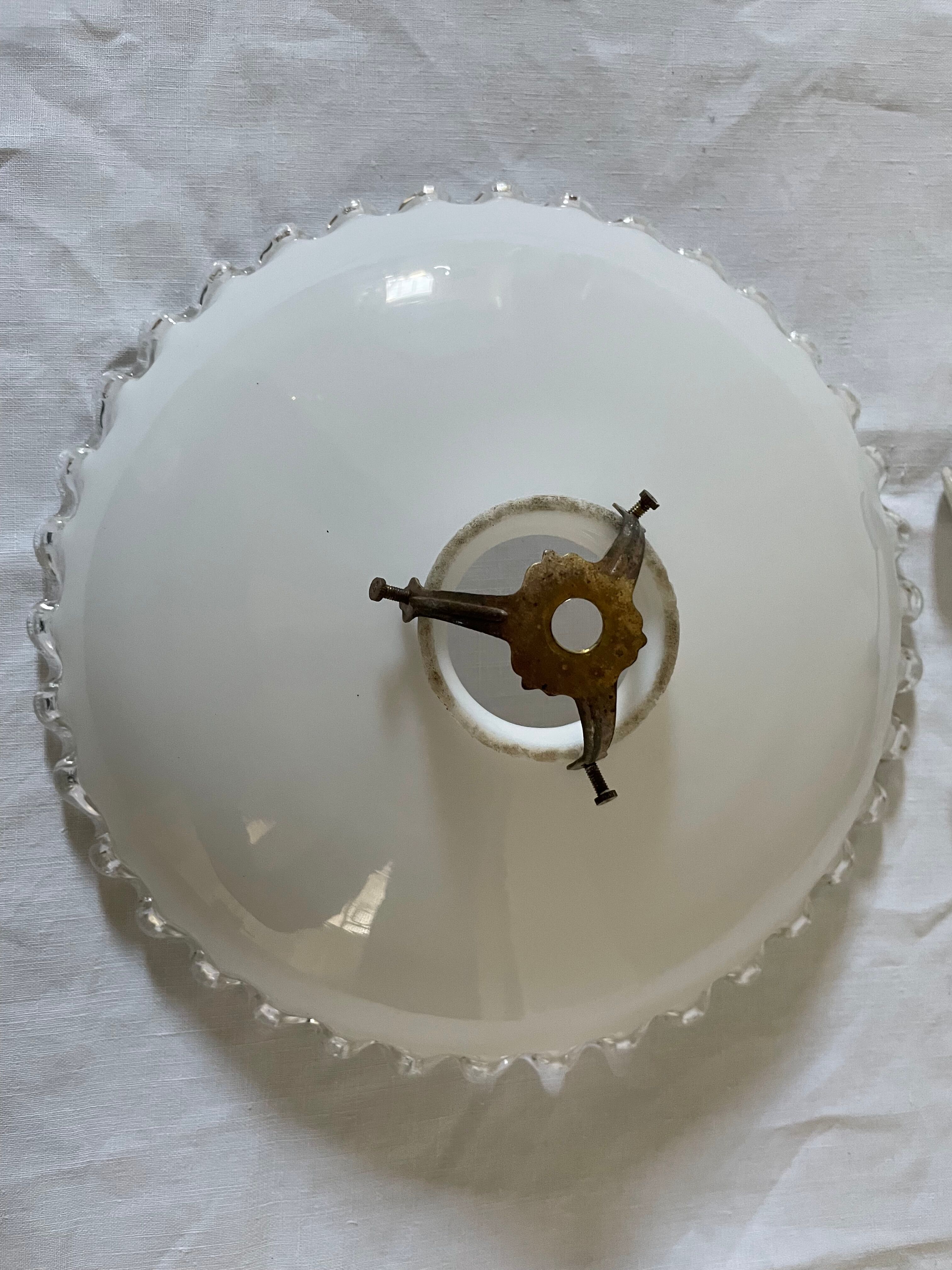 Opaline suspension with counterweight