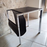 Table d'appoint porte revu cuir et acier 1970