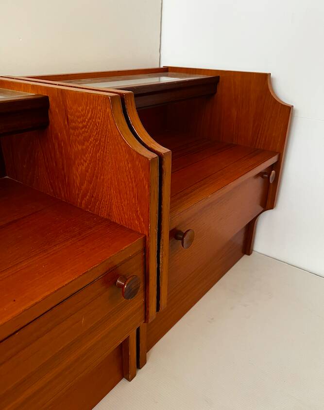 Paire de tables de chevet en teck
