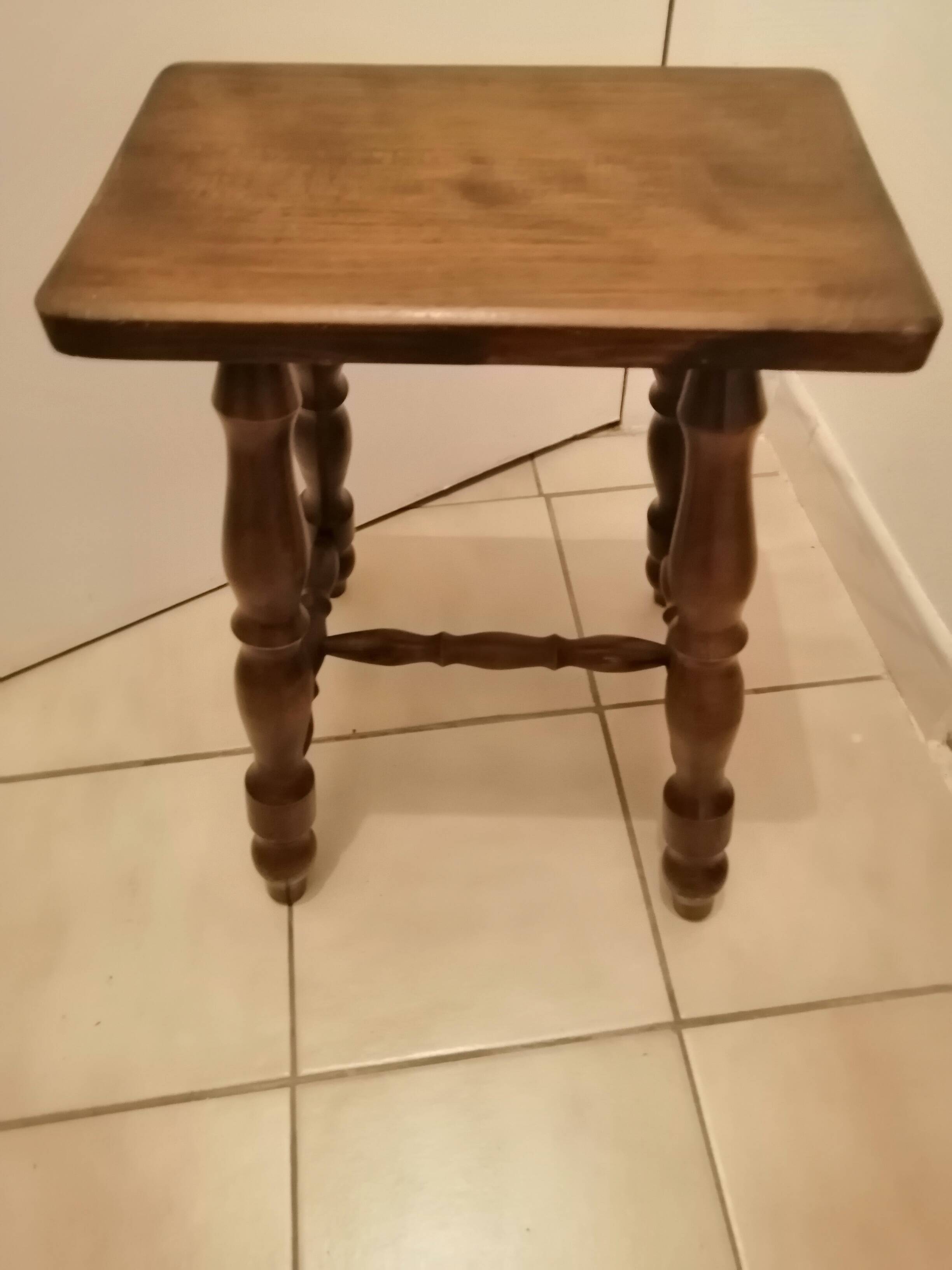 Tabouret ancien en bois