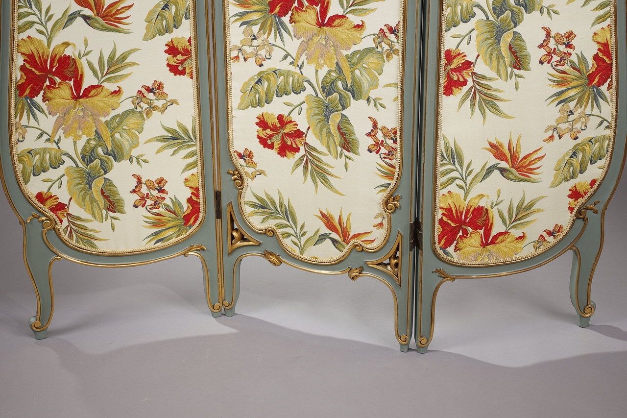 Louis XV style screen with three sheets in molded wood and embroidered fabrics
