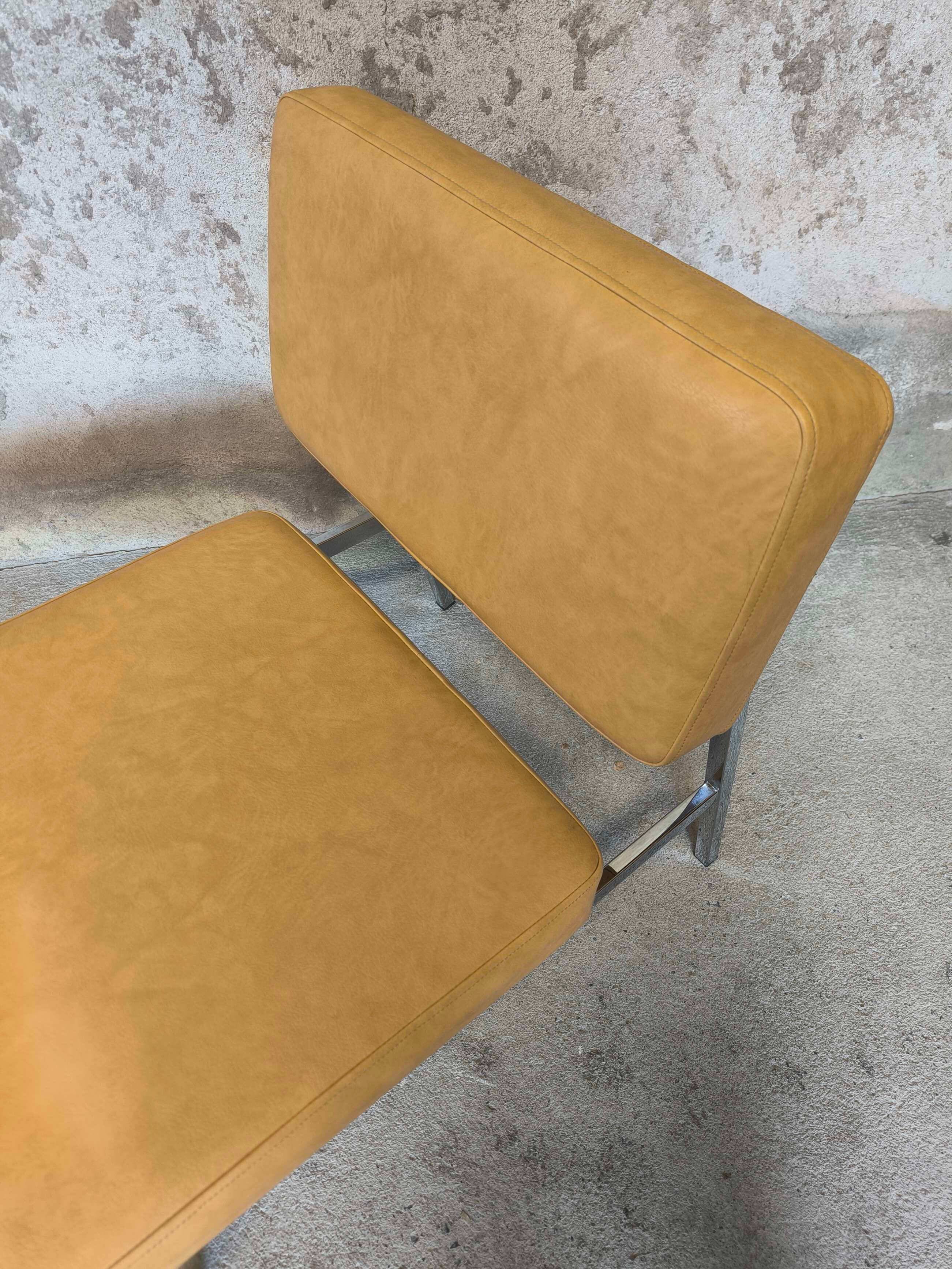 Chauffeuse vintage de style moderniste