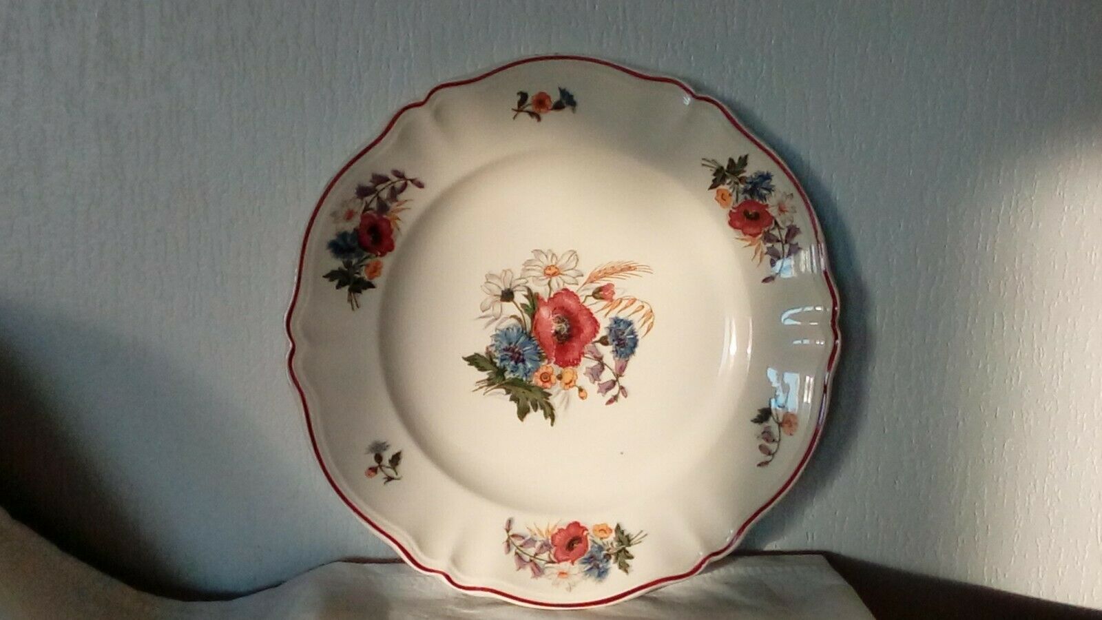 Round flat in faience of sarreguemines model agreste 34 cm