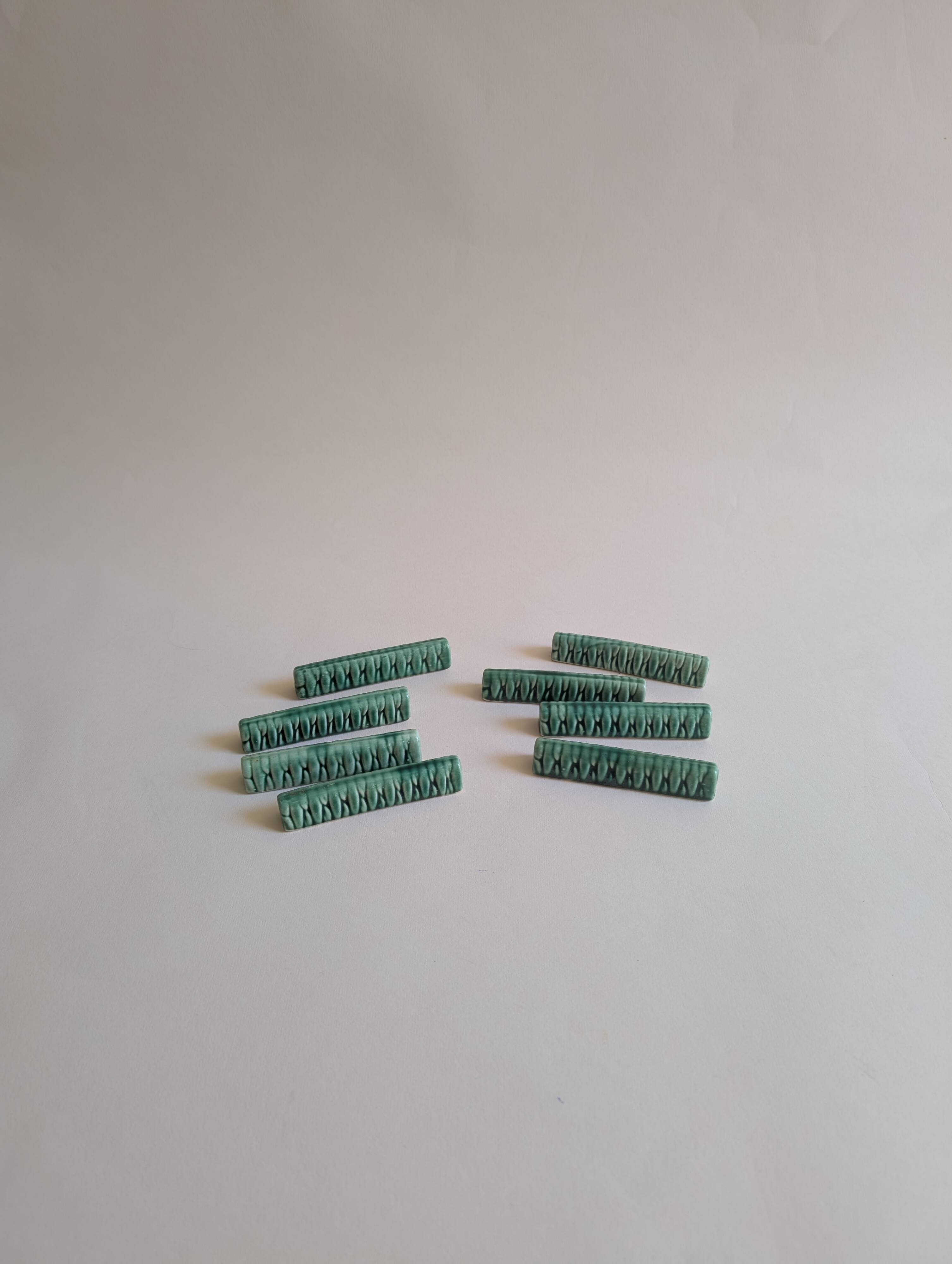 Set of 8 ceramic knife holders