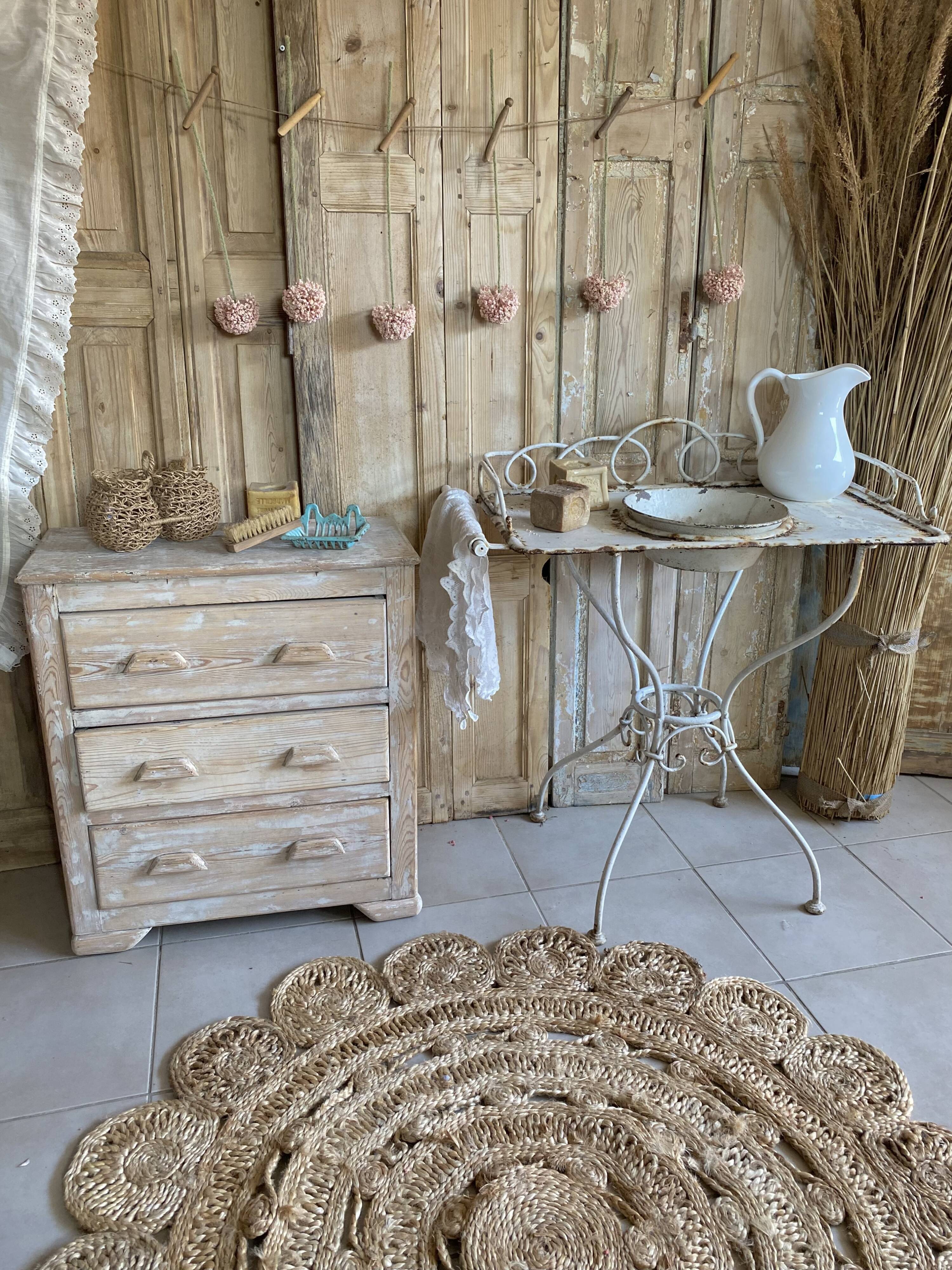 Wooden chest of drawers