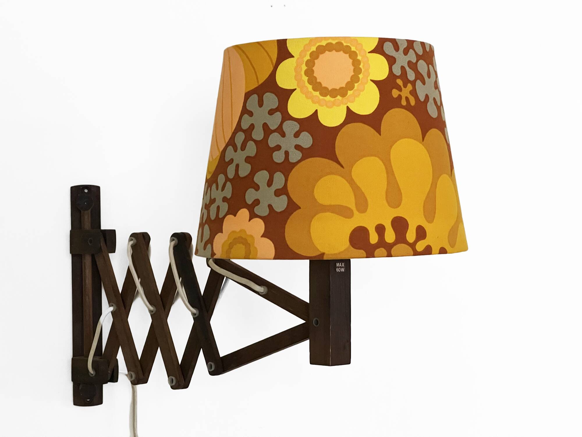 Wall lamp/scissor lamp in died pine wood from Translandia. Denmark 1960s