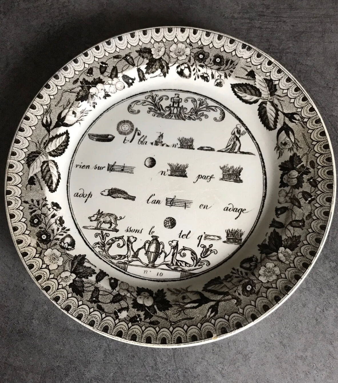 Lot of 5 plates in earthenware of choisy-le-roi, p&h, decoration of rébus, xixth