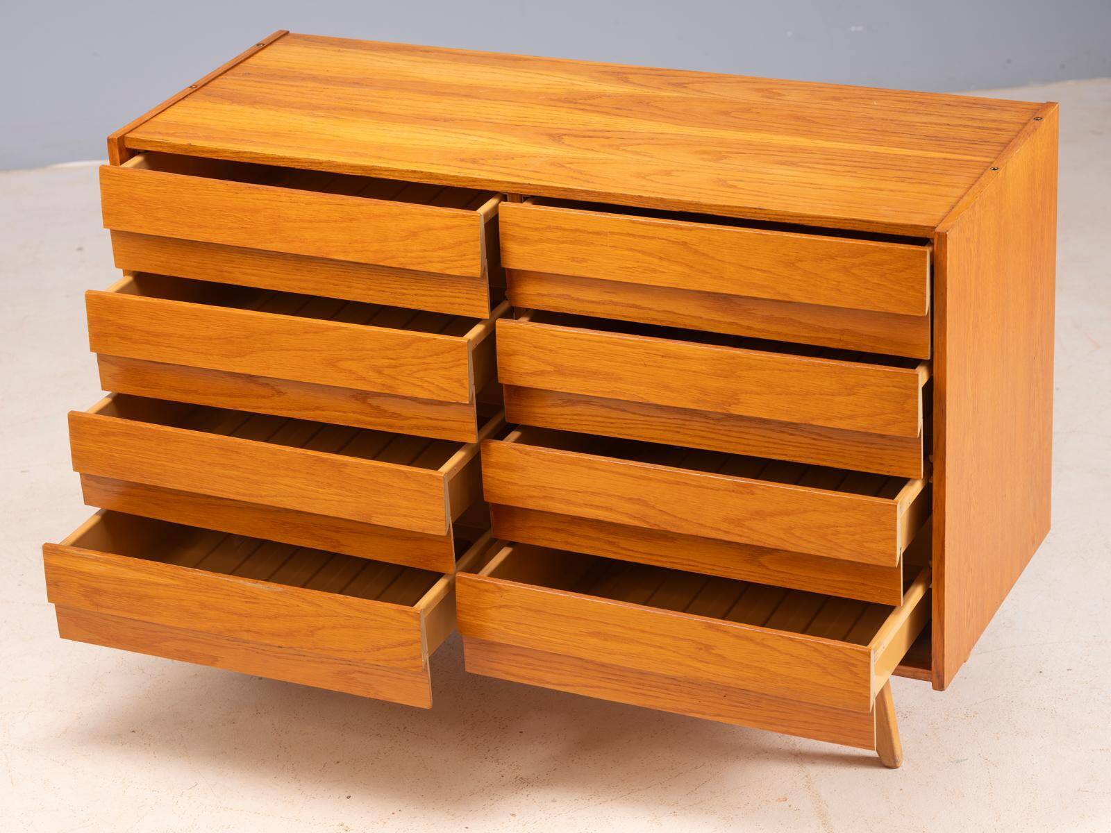 Vintage Czech chest of drawers U-453 by Jiří Jiroutek, 1960s, oak veneer, 110 × 45 × 77 cm