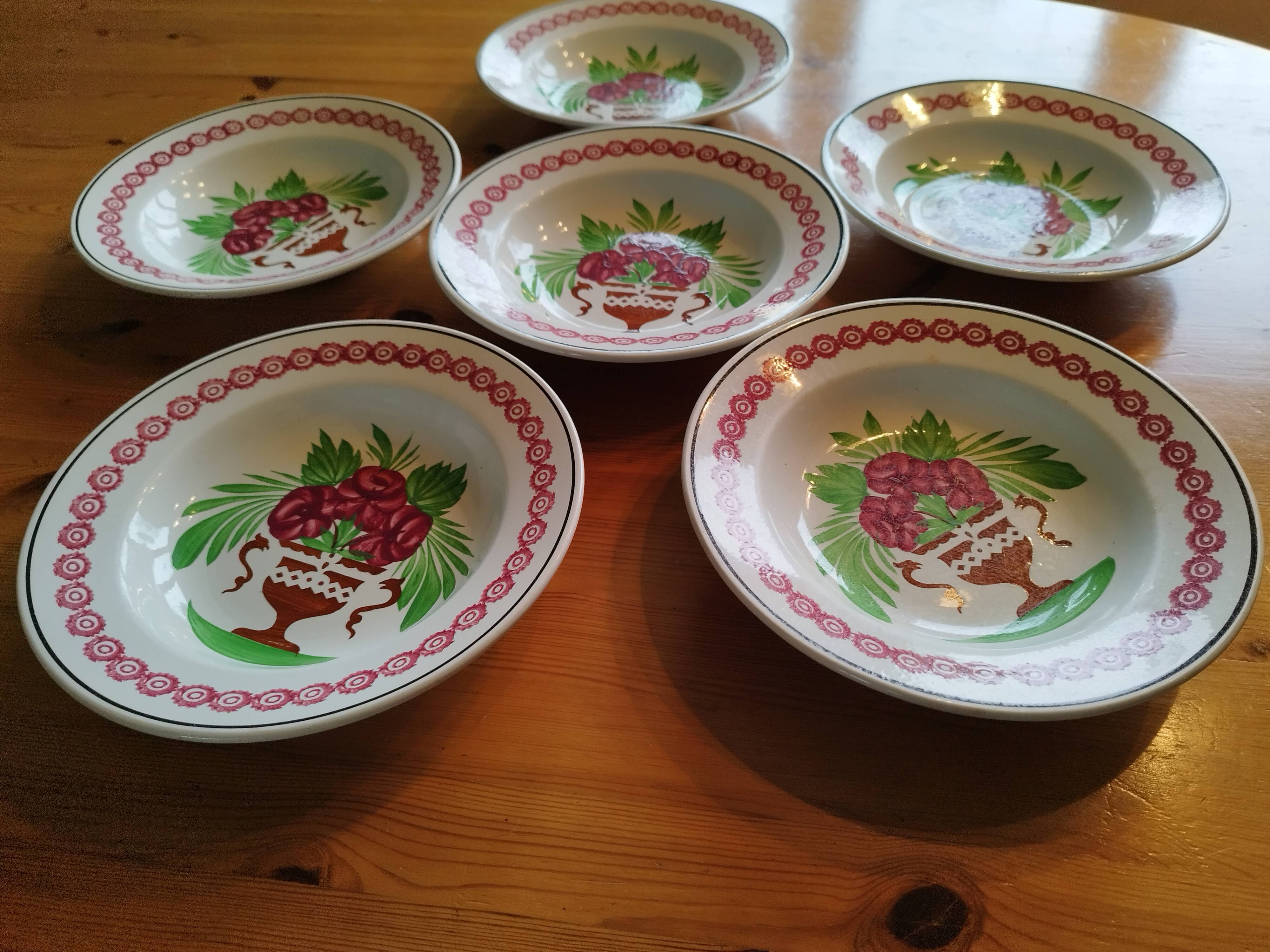 Set of 6 soup plates