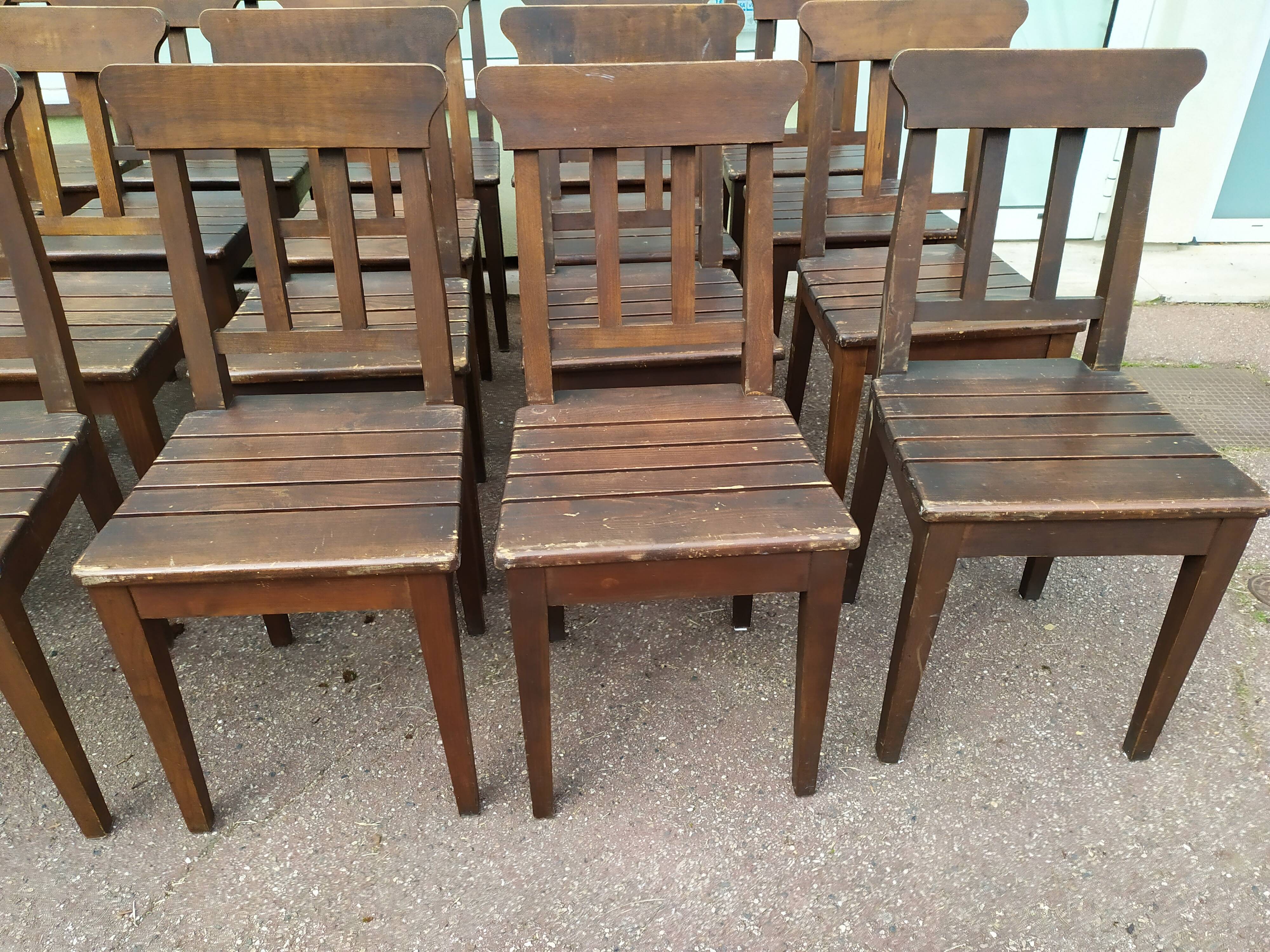 Ensemble lot de 20 chaises en bois de bistrot