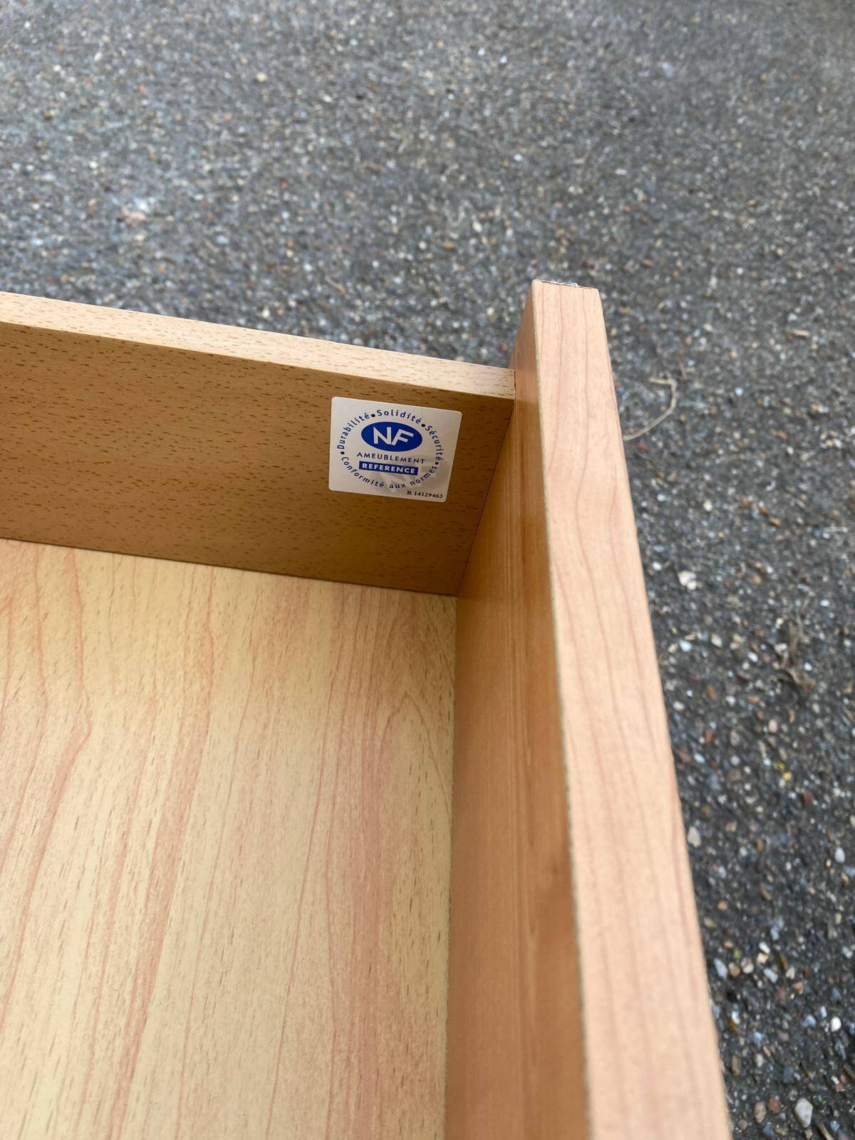 2 tables de chevet françaises Gauthier en bois clair avec 2 tiroirs