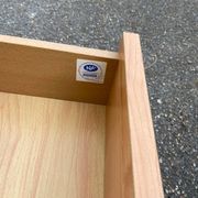 2 tables de chevet françaises Gauthier en bois clair avec 2 tiroirs