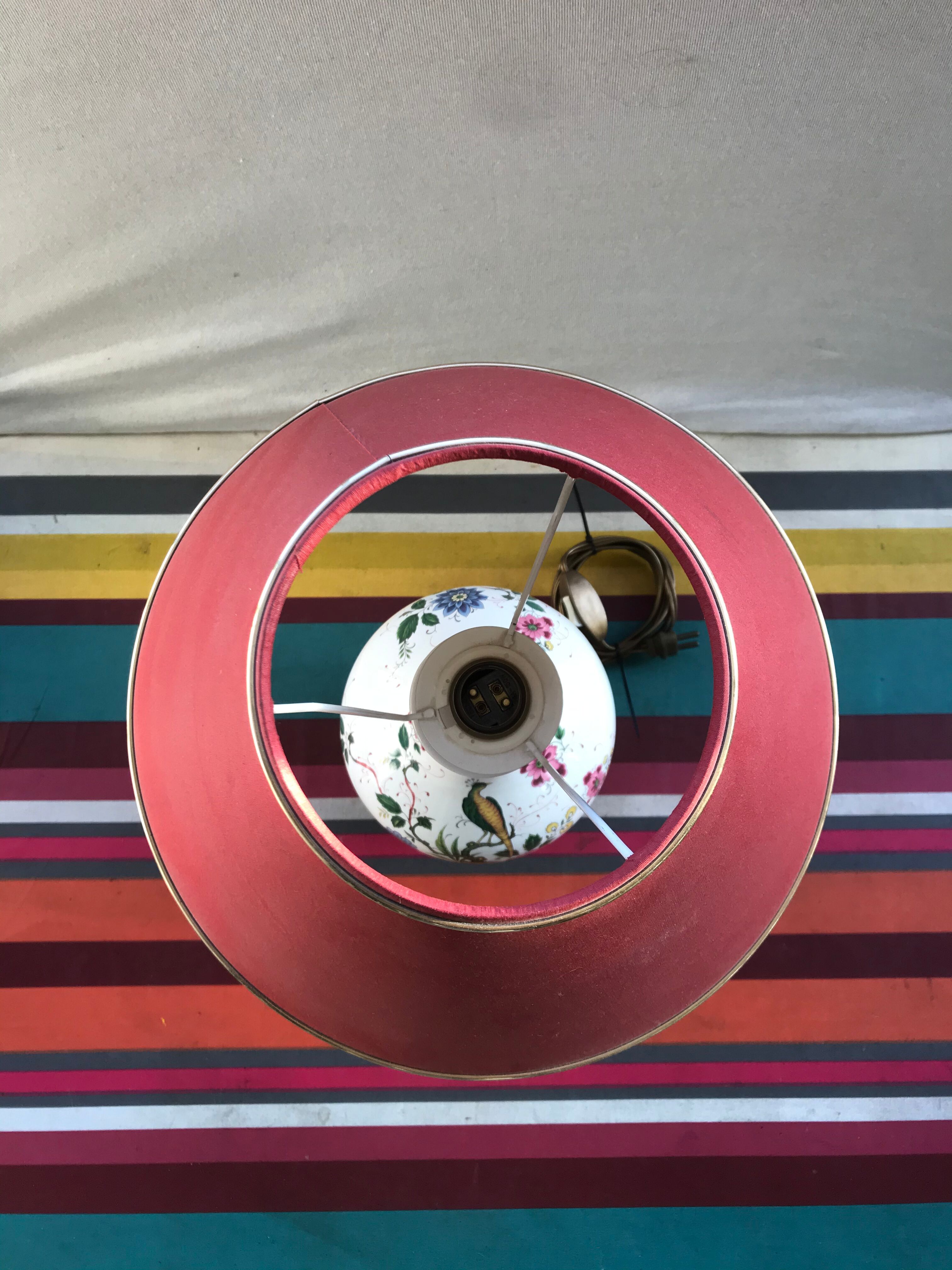 Old ceramic lamp art de Rodez in red burgundy vintage lampshade