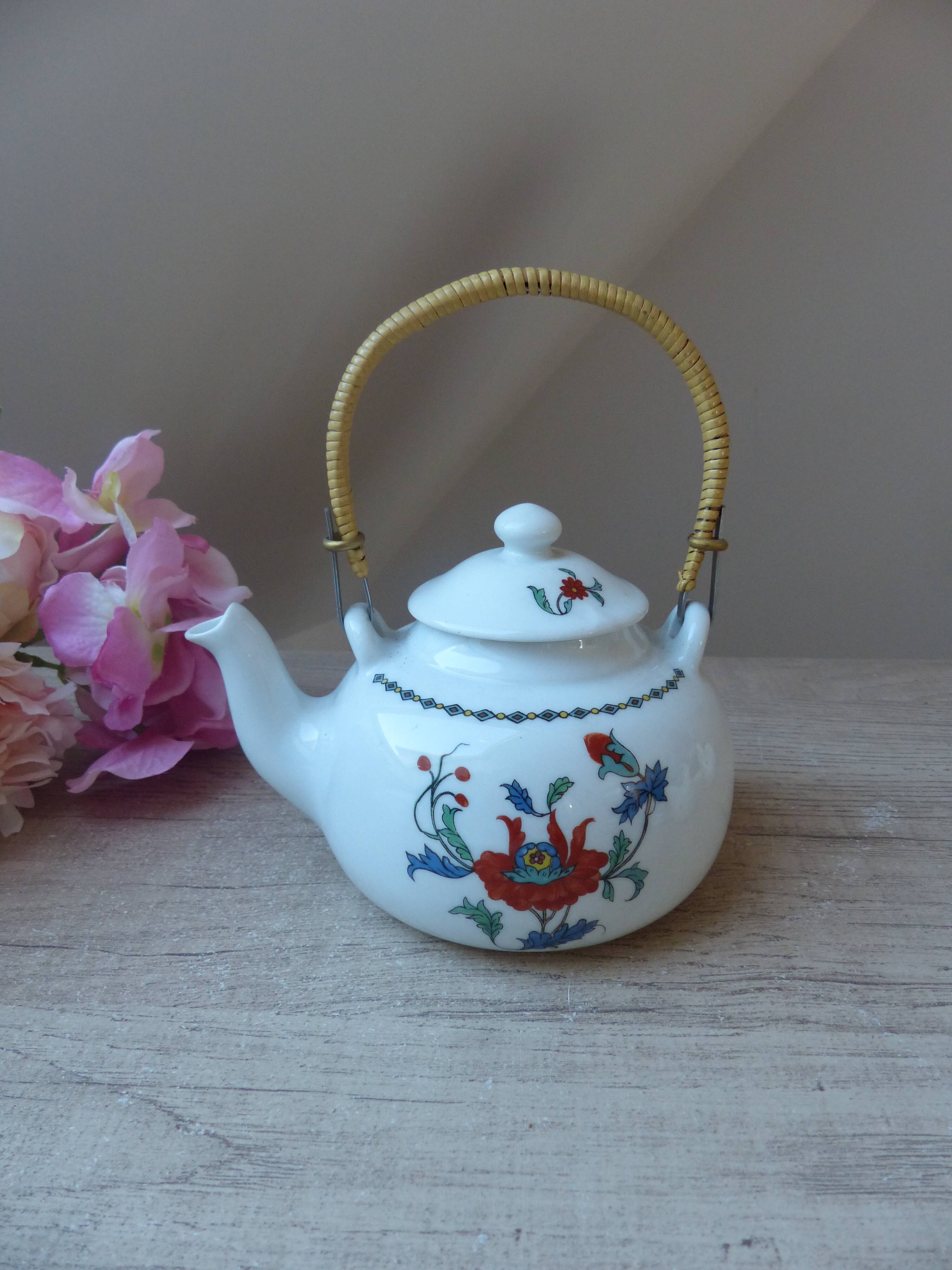 Small Paris porcelain teapot poppy decor Aluminite Frugier Limoges