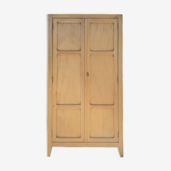 Armoire parisienne