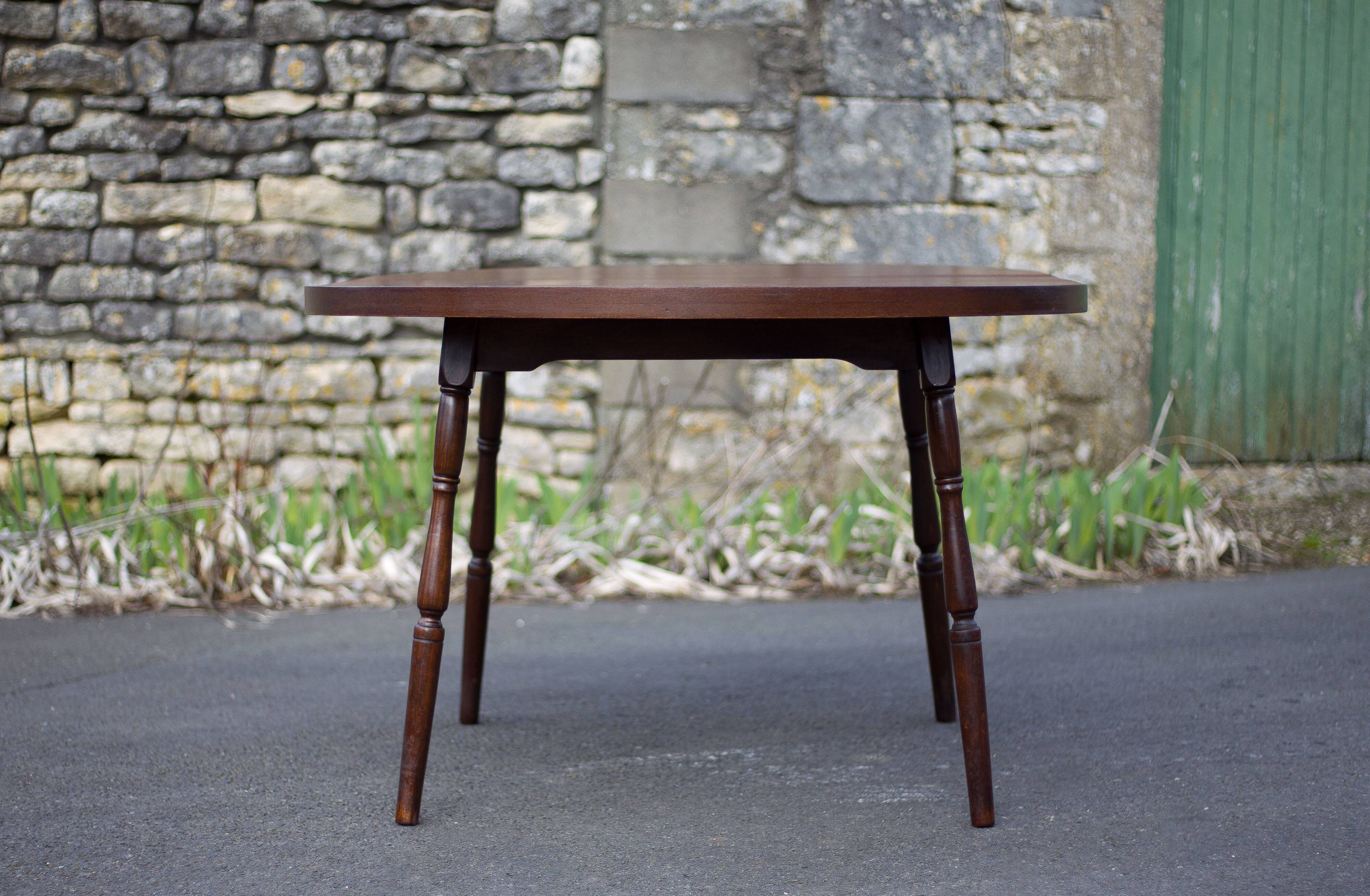 Round wooden table with 1 extension, wooden dining table, dining room table, kitchen table