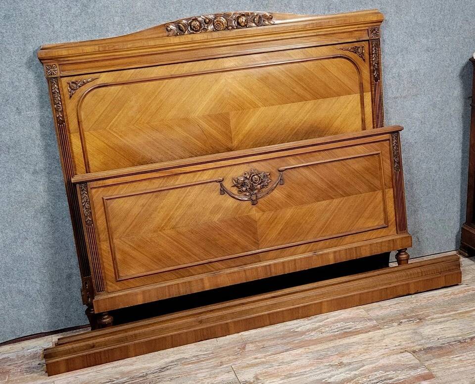 Art Deco period centre bed in marquetry circa 1930-1940