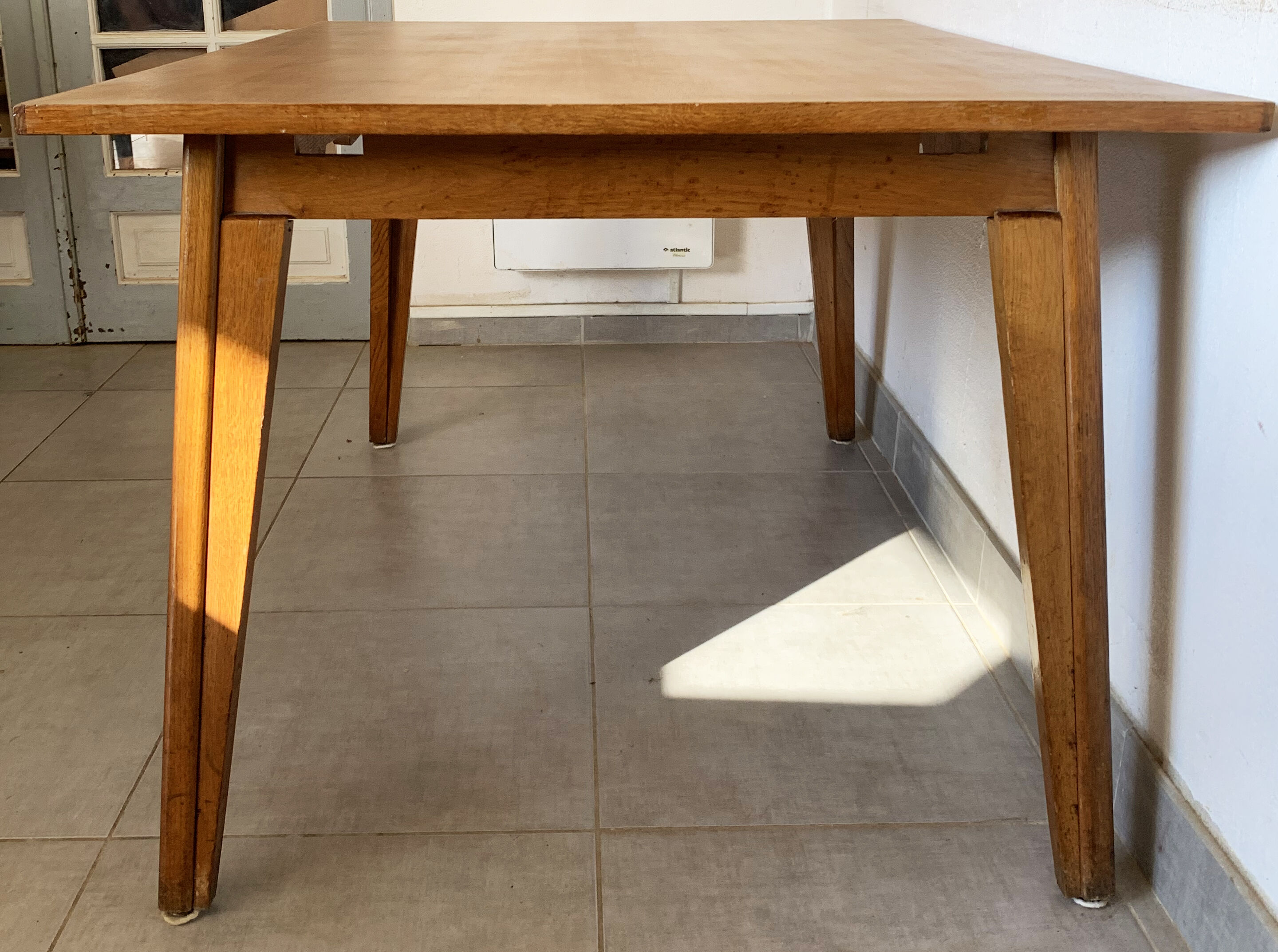 Table de repas vintage années 60 en chêne clair