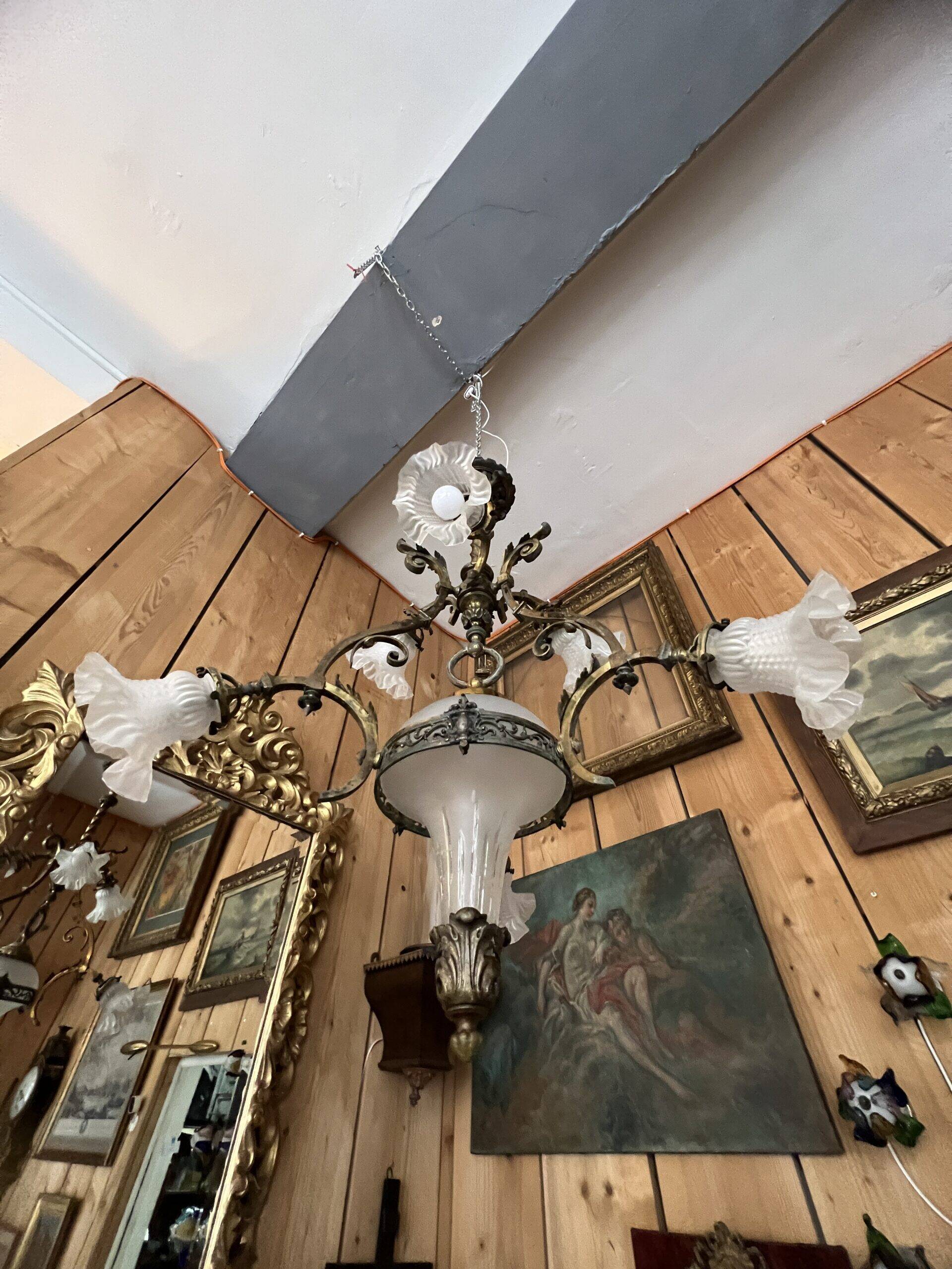 19th century brass and bronze chandelier, Napoleon III, illuminated by 6 tulips and a central globe