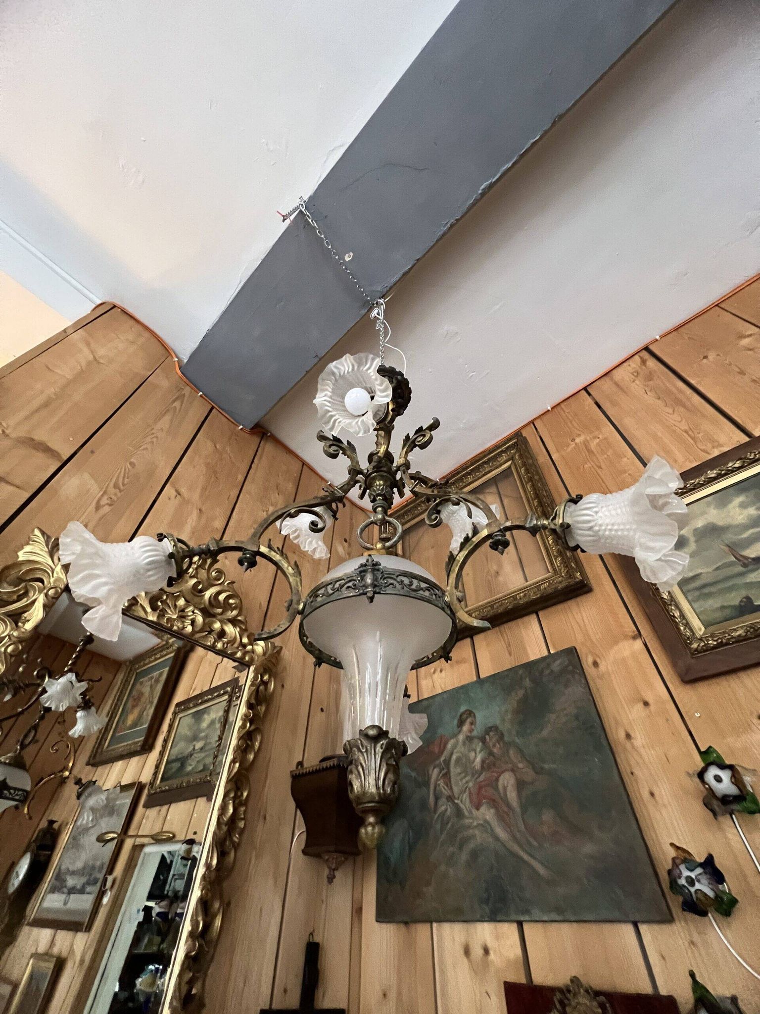 19th century brass and bronze chandelier, Napoleon III, illuminated by 6 tulips and a central globe