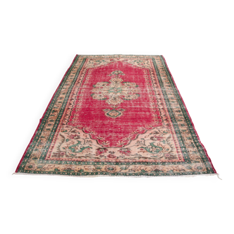 One  a KiND vİNTAGE tURKİSH oUSHAK rUG  SKU 2004