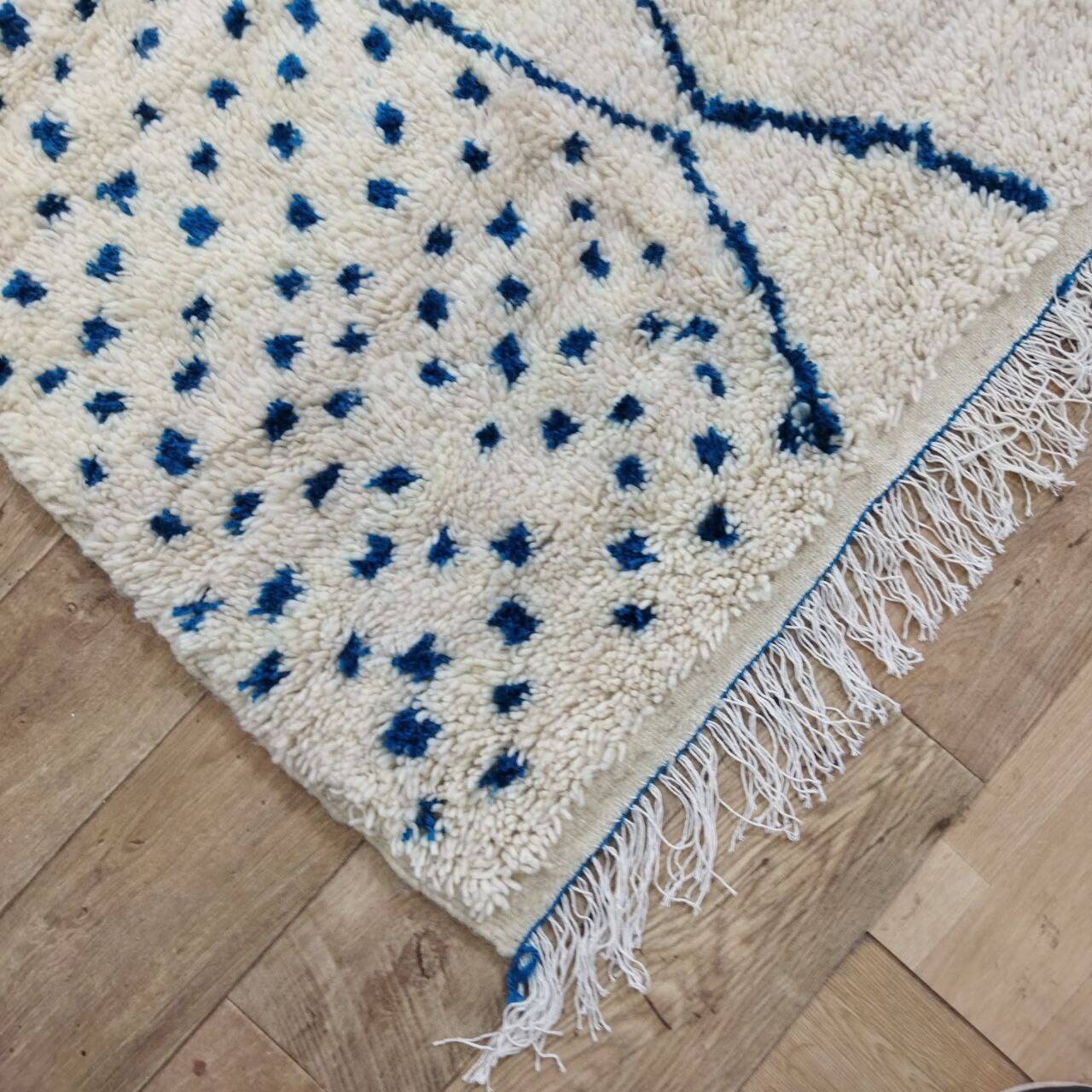 Azilal Berber rug in handmade wool 285 X 210 CM