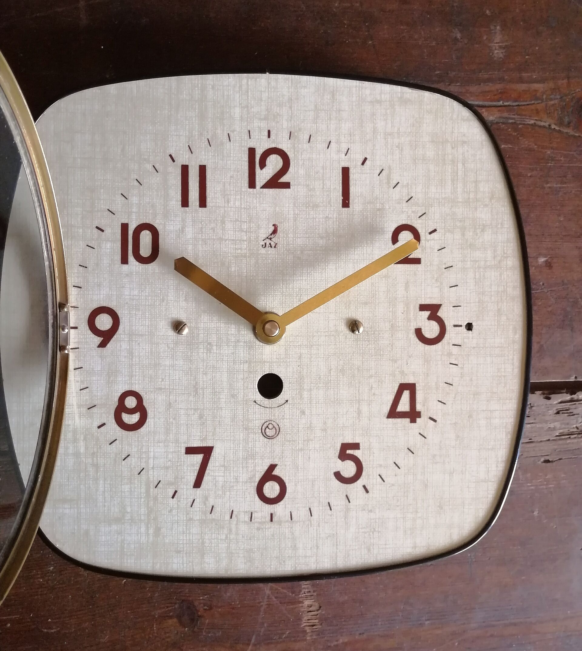 Vintage formica silent wall clock "Jaz cream"