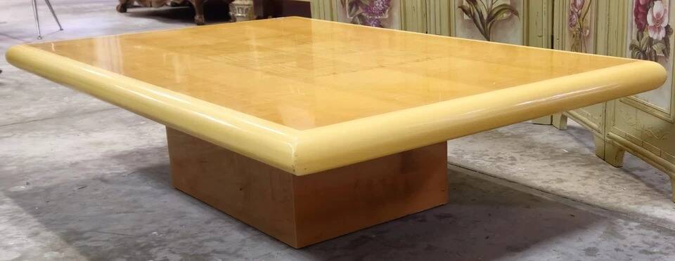 Design coffee table in maple – marquetry top – 1970s vintage style