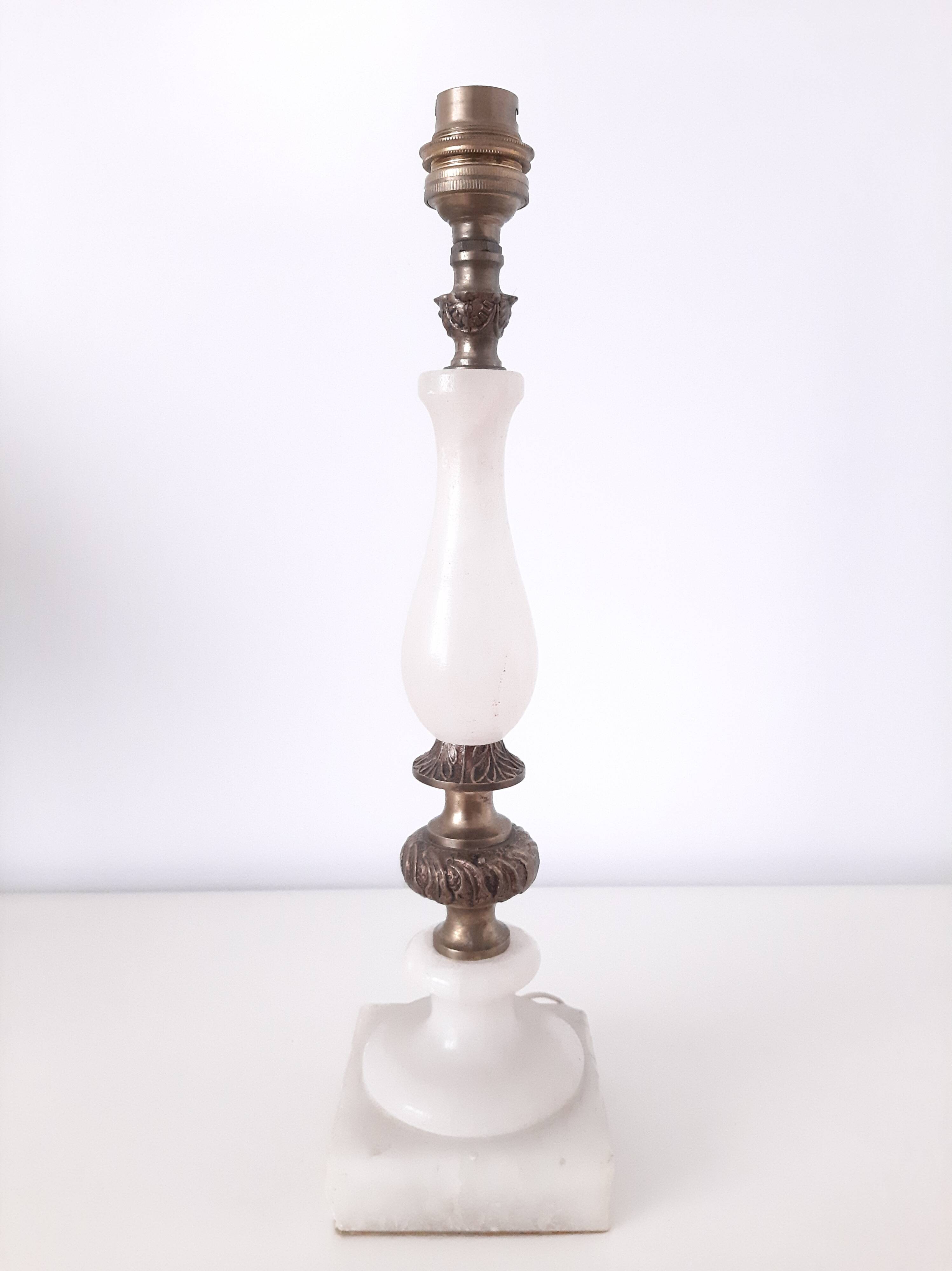 Brass and alabaster laying lamp