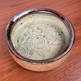 Mid-century modern Danish studio pottery bowl by Bente Lemche, 1960s.