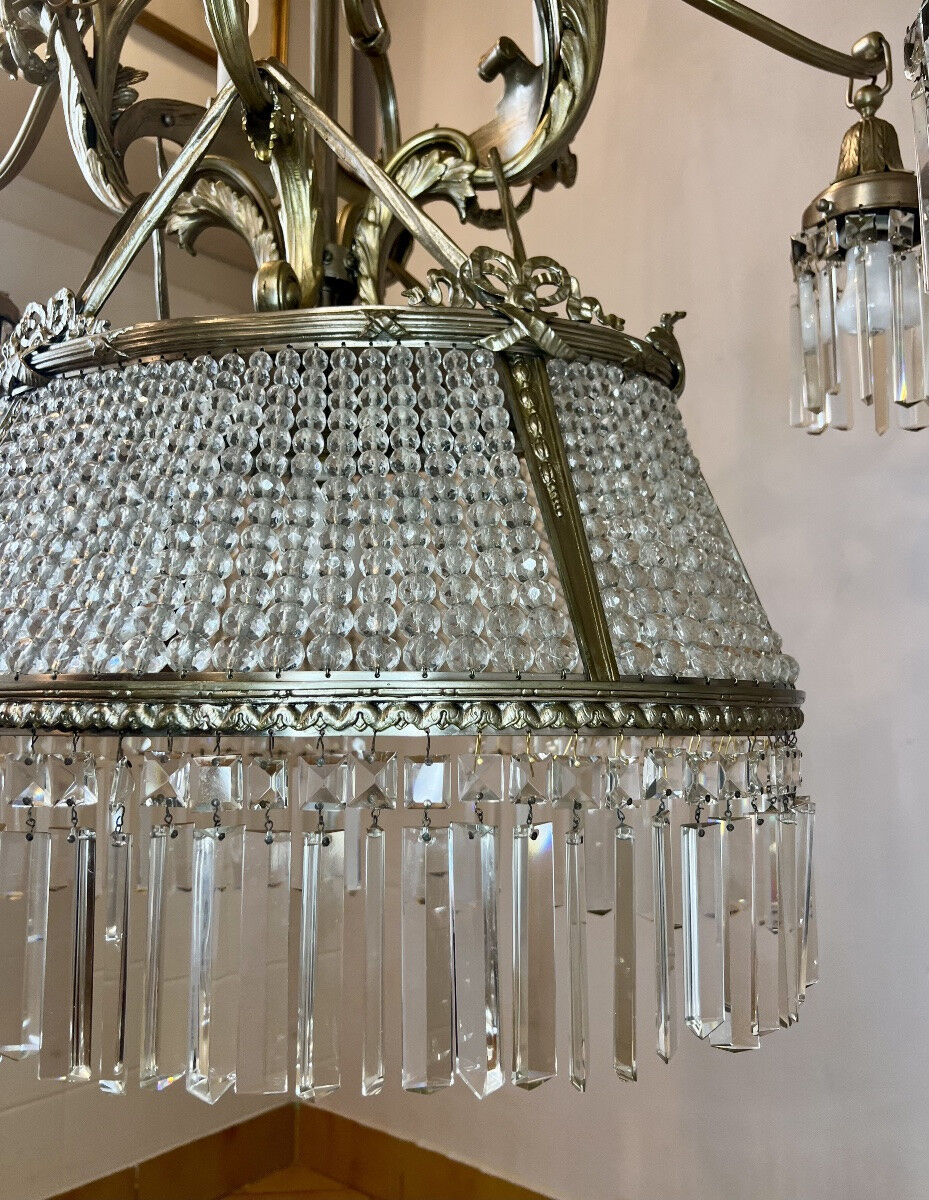 Large chandelier counter, billiards, casino