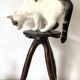 Tabouret tripode artisanal brutaliste