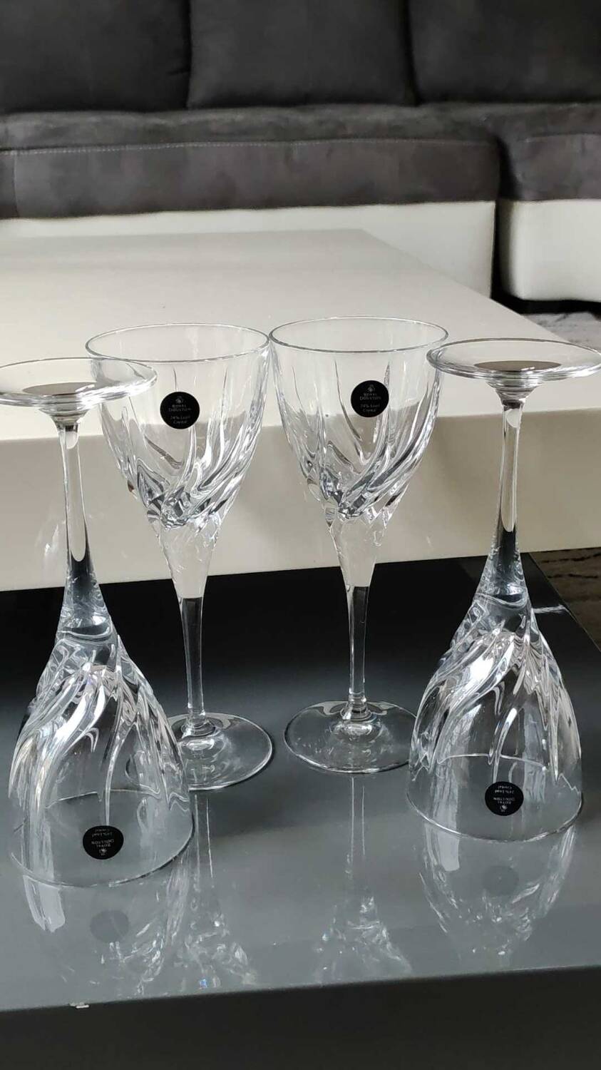 Set of 4 large red wine glasses/Royal Doulton Elegance. Made from high quality lead crystal. High 21 cm. New with box